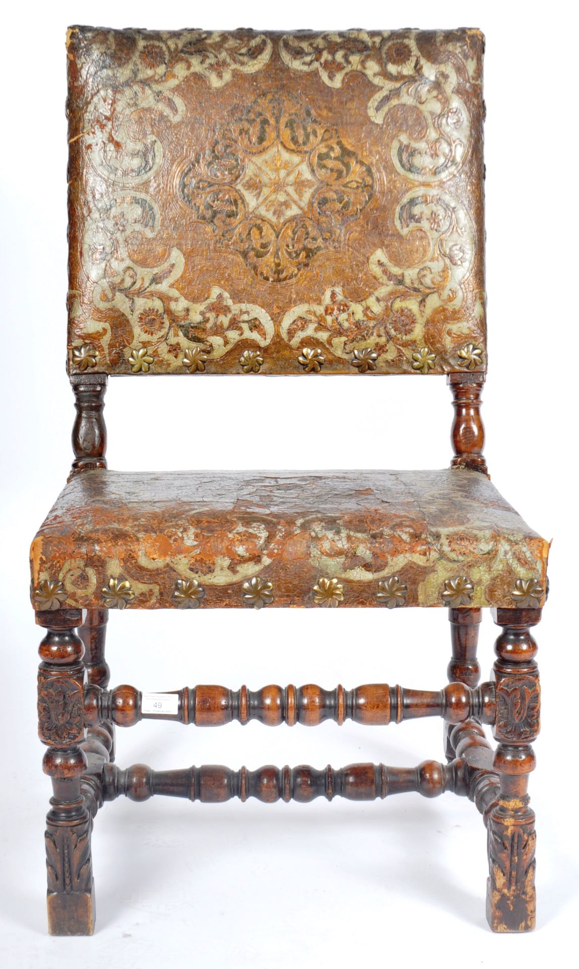 17TH CENTURY SPANISH CARVED WALNUT AND LEATHER CHAIR - Bild 5 aus 8