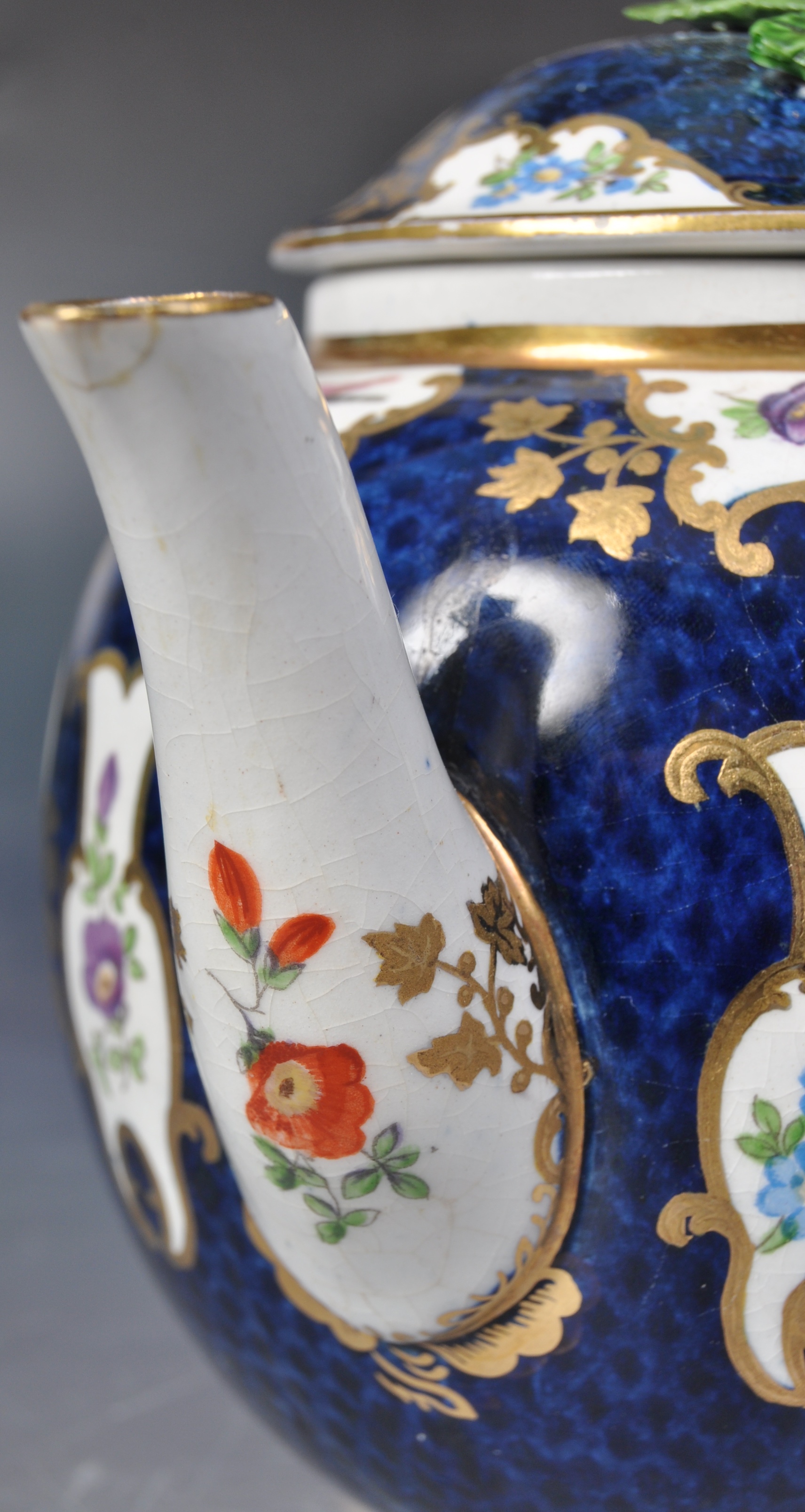 18TH CENTURY GEORGE III WORCESTER HAND PAINTED TEAPOT - Image 5 of 8