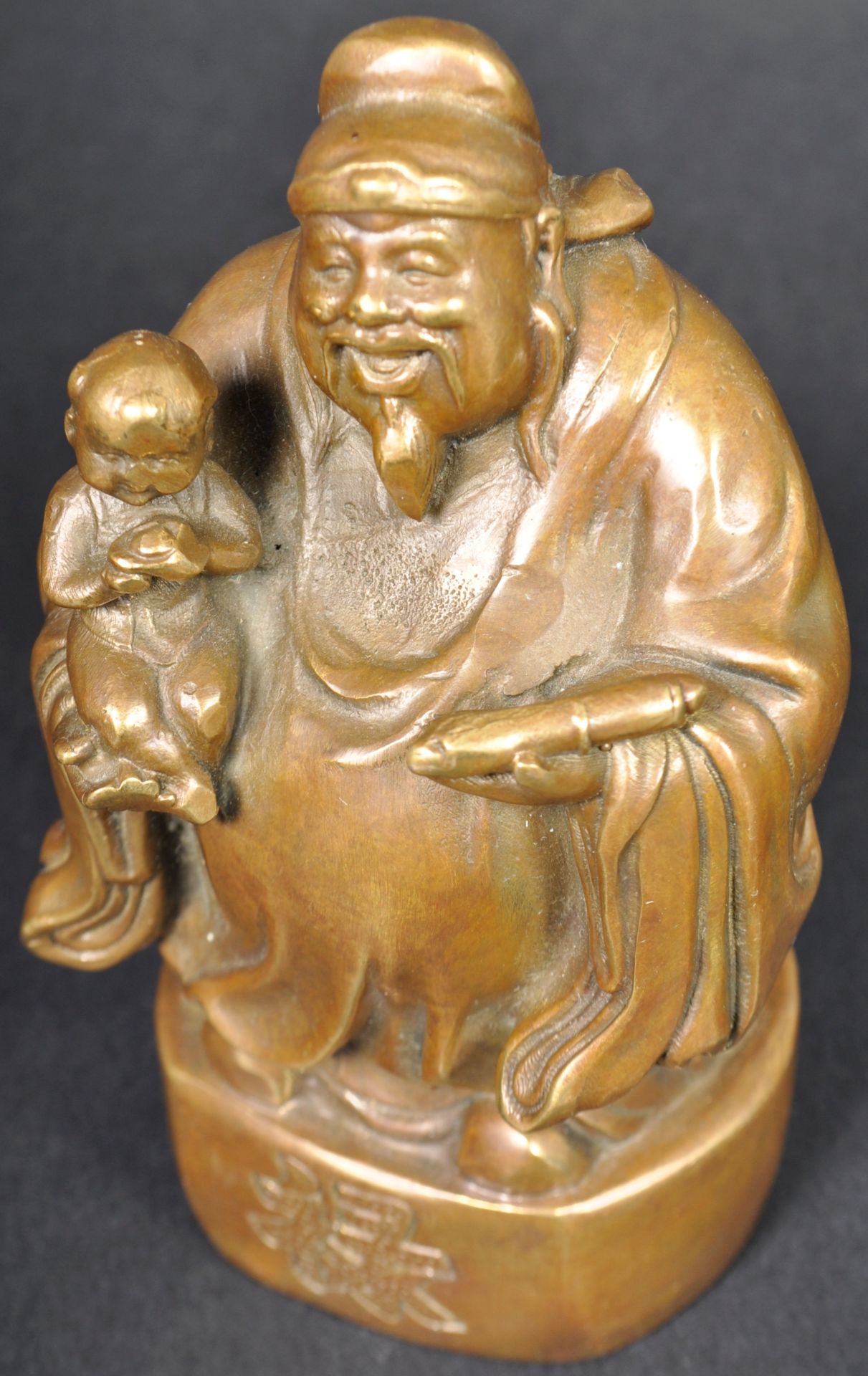 EARLY 20TH CENTURY CHINESE BRONZE OF AN ELDER - Bild 2 aus 7