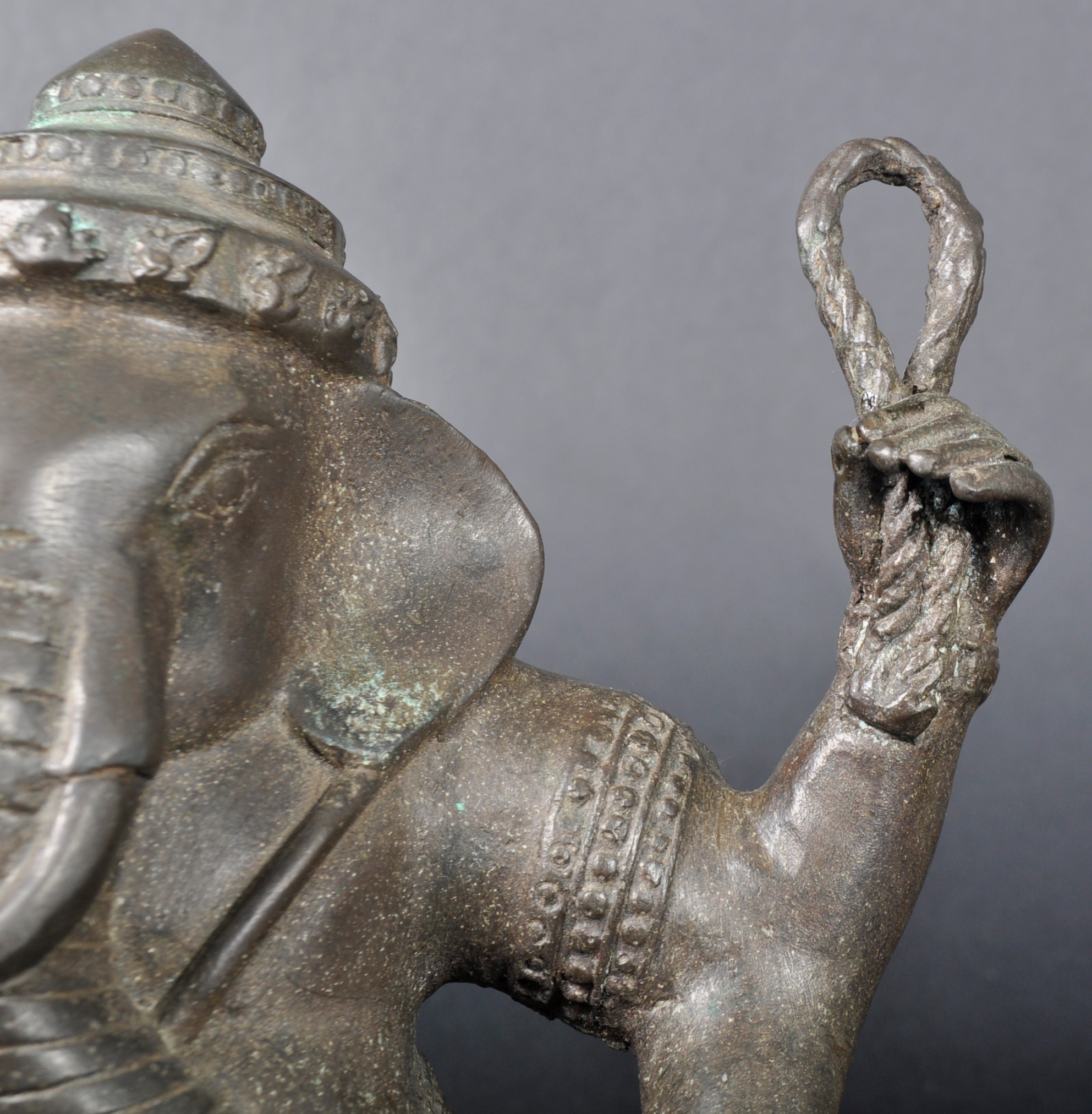 19TH CENTURY INDIAN HINDU BRONZE FIGURE OF GANESH - Image 4 of 7