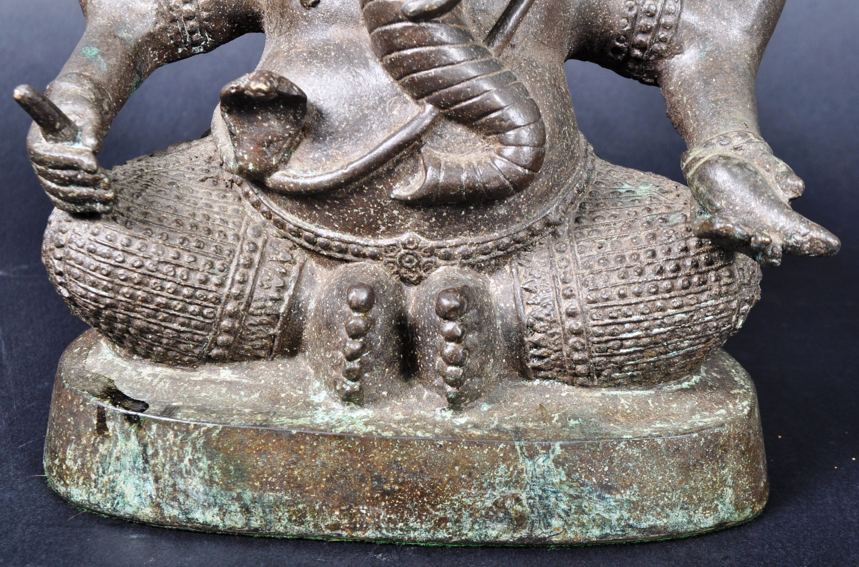 19TH CENTURY INDIAN HINDU BRONZE FIGURE OF GANESH - Image 6 of 7