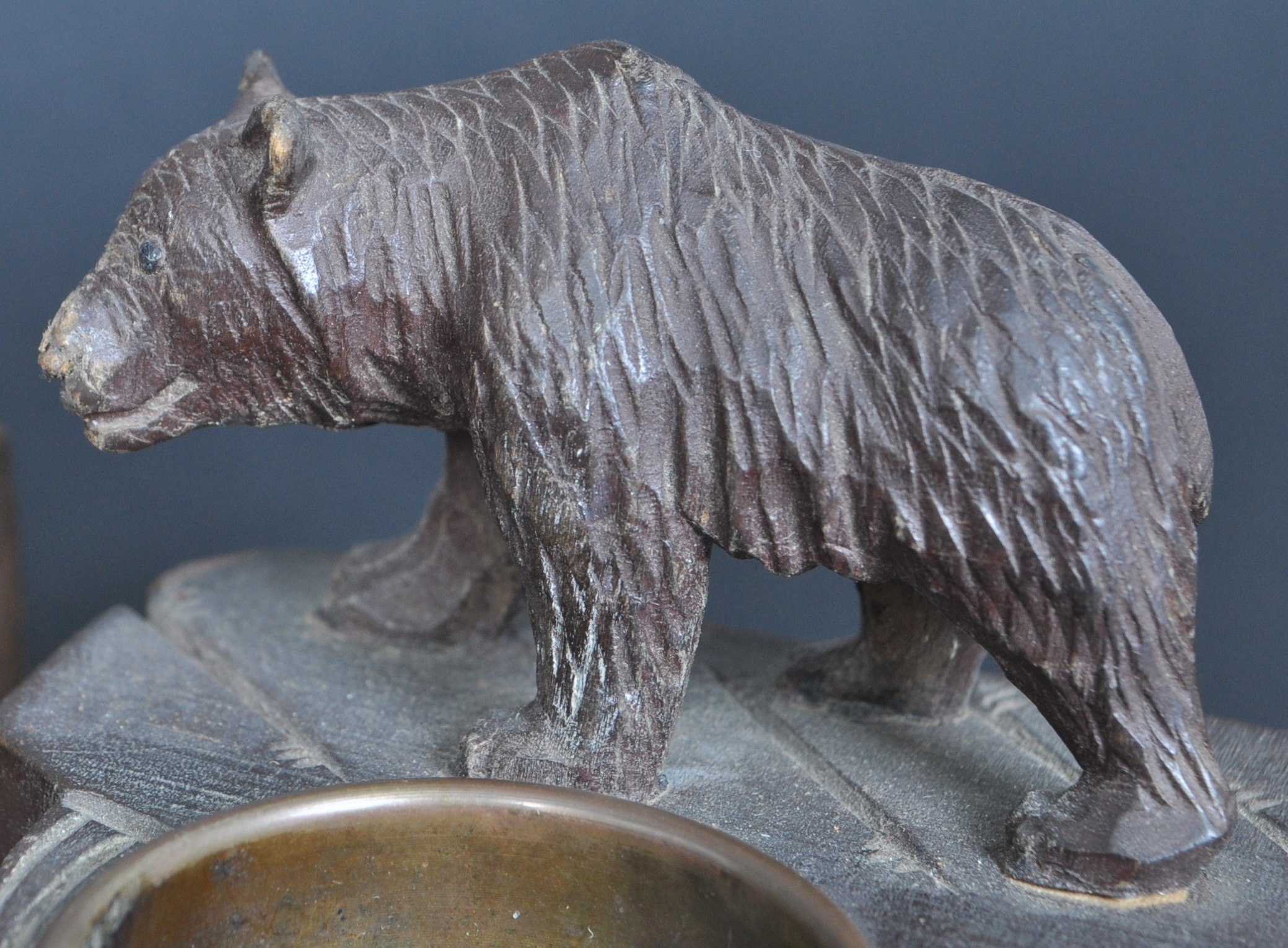 COLLECTION OF 19TH CENTURY HAND CARVED BLACK FOREST BEAR ITEMS - Image 5 of 6