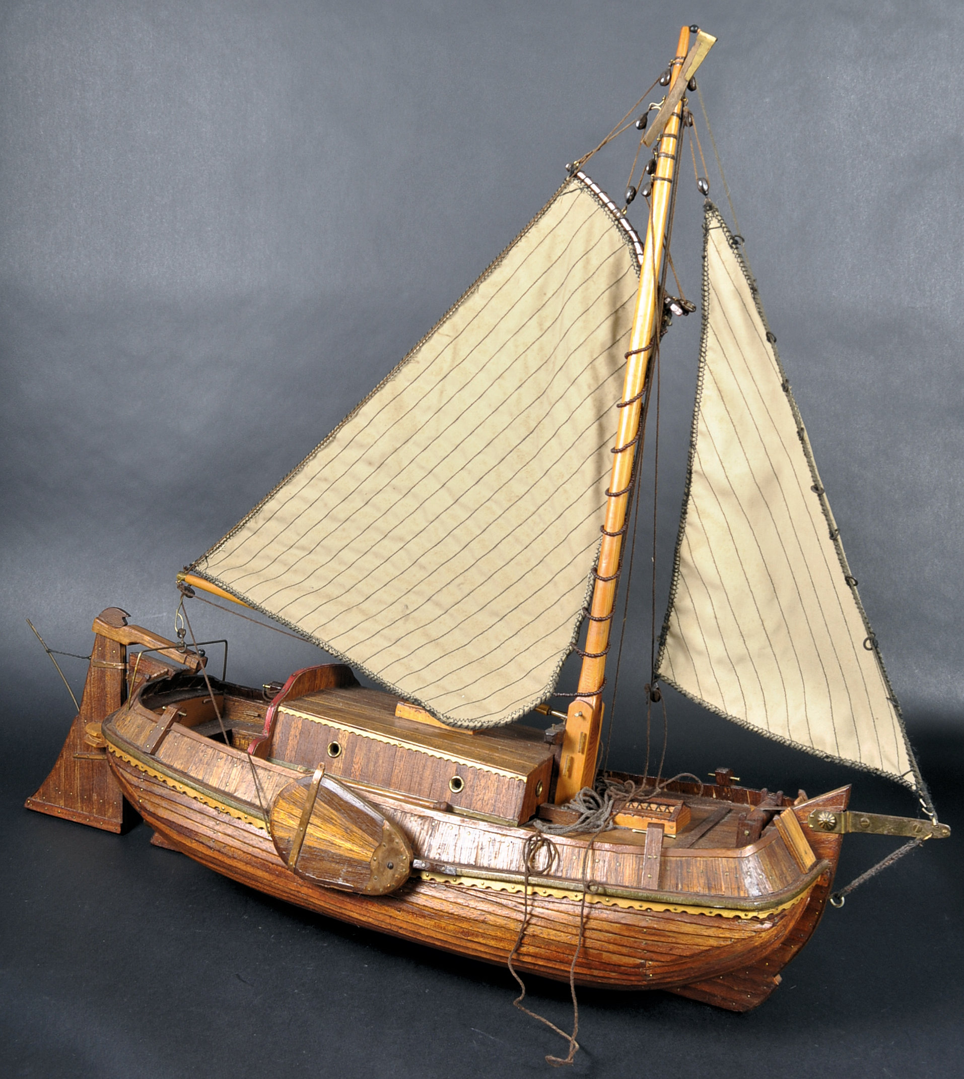 20TH CENTURY DUTCH HANDMADE SCRATCH BUILT MODEL BOAT