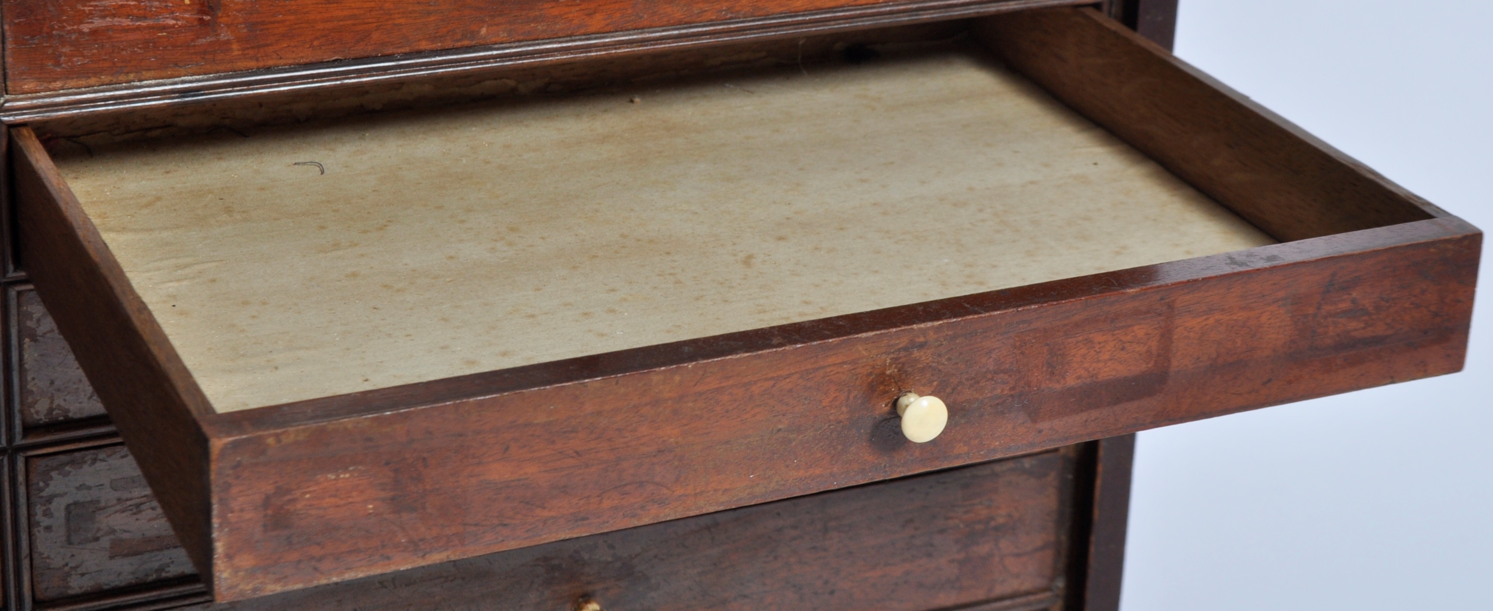 19TH CENTURY REGENCY FLAME MAHOGANY SPECIMEN CABINET - Image 8 of 9