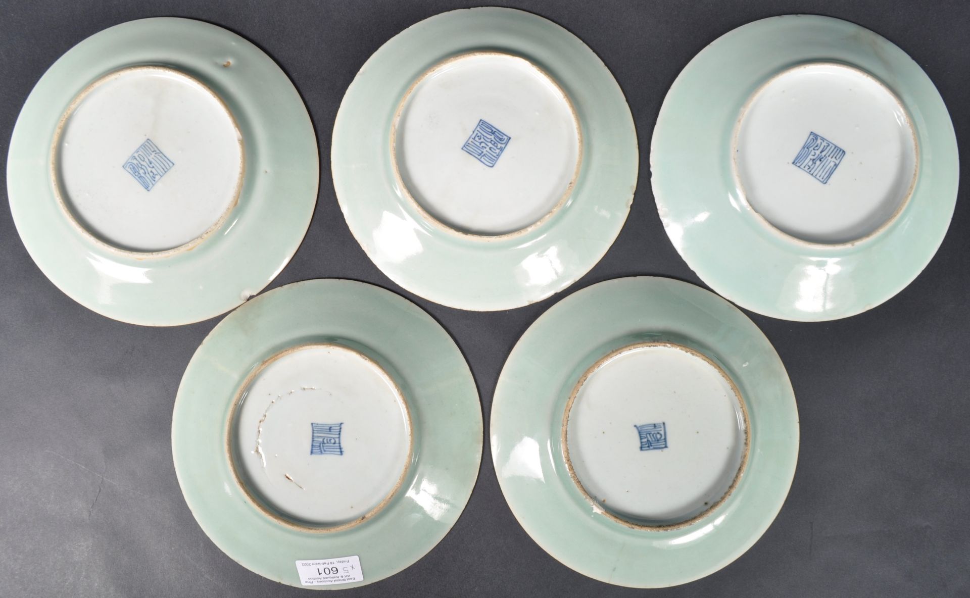 COLLECTION OF FIVE 19TH CENTURY QING DYNASTY CHINESE FAMILLE ROSE PLATES - Bild 13 aus 13