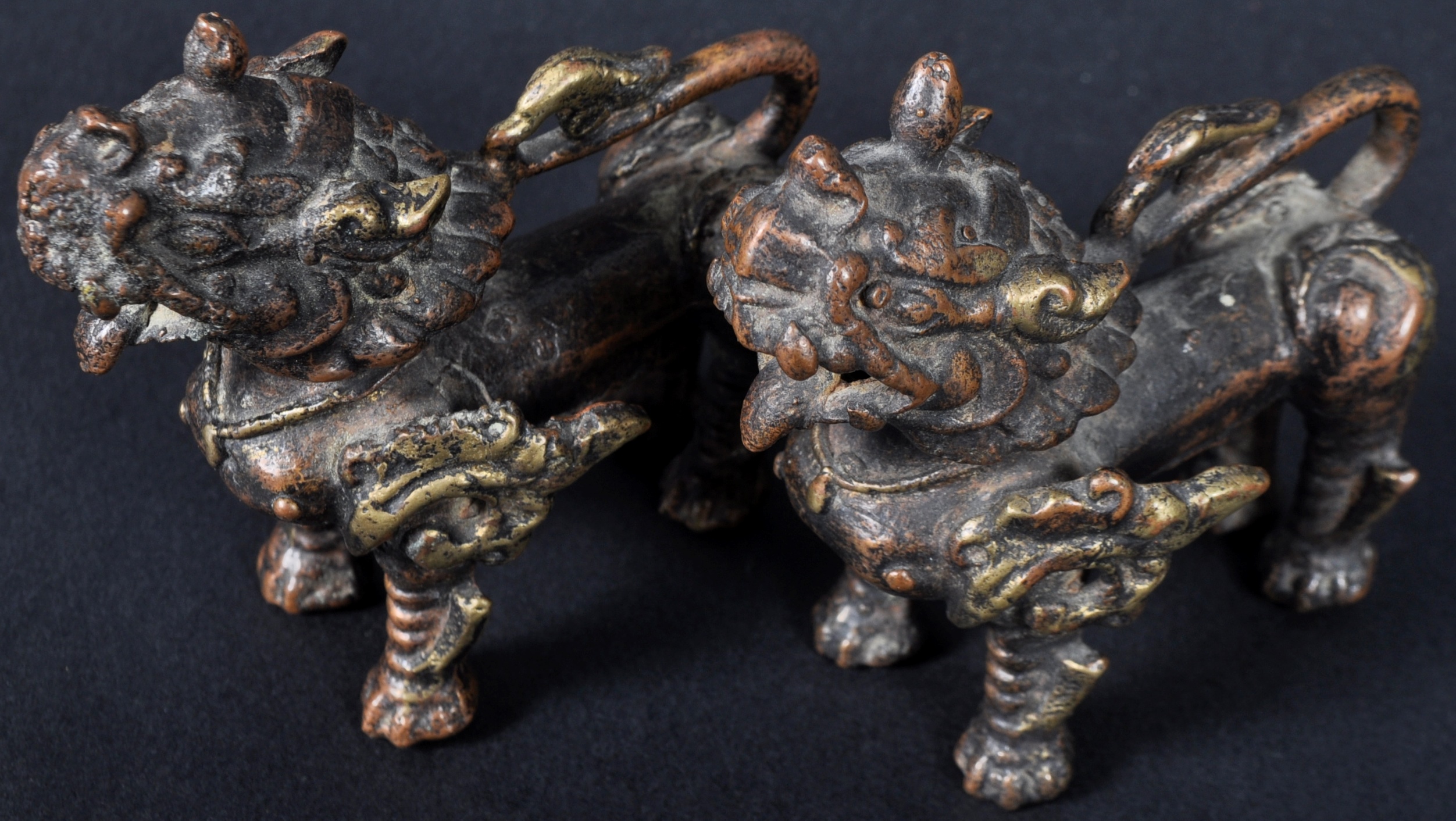 PAIR OF 19TH CENTURY CHINESE BRONZE FOO DOG FIGURES - Image 2 of 6