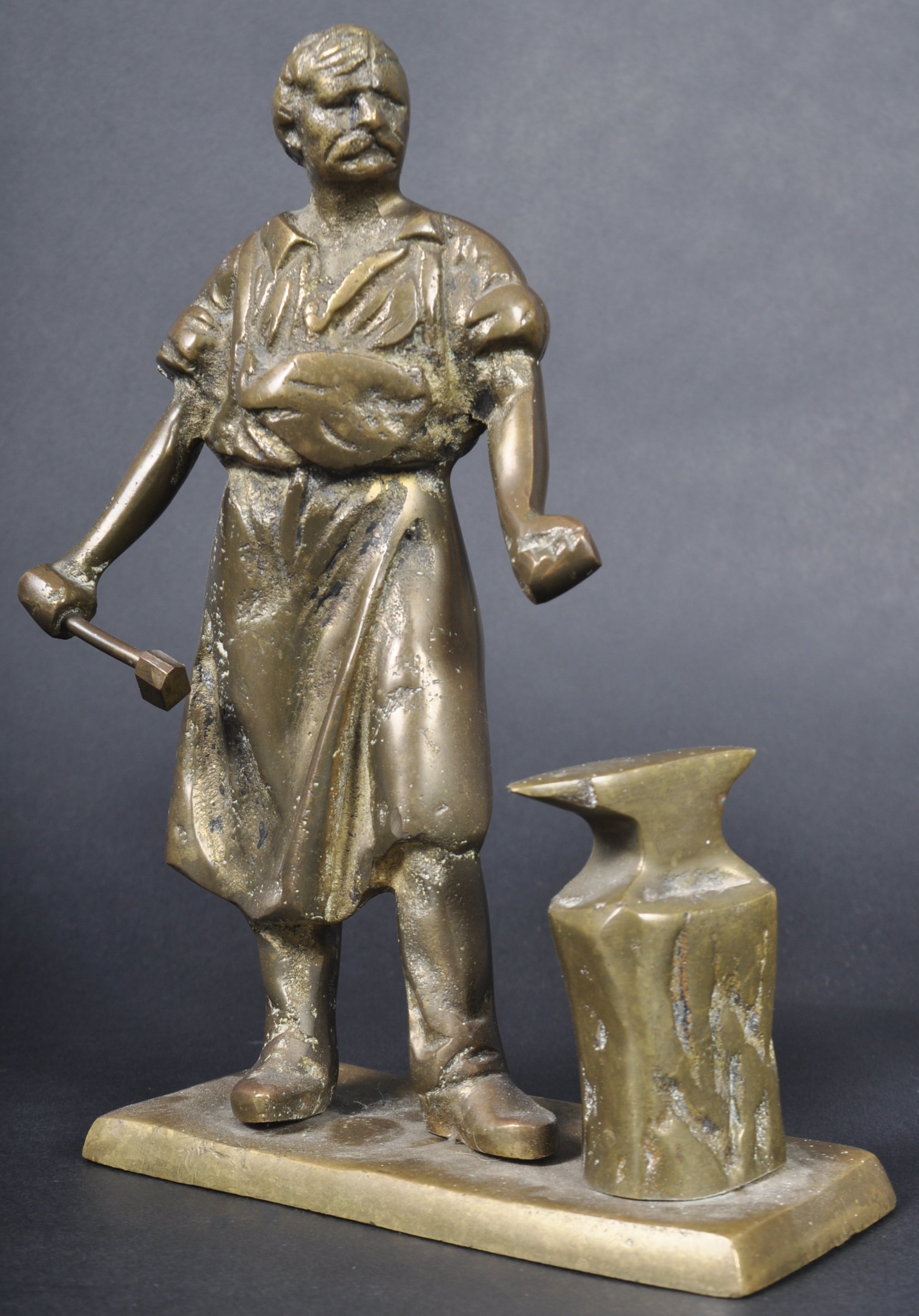 19TH CENTURY BRONZE BLACKSMITH FIGURINE