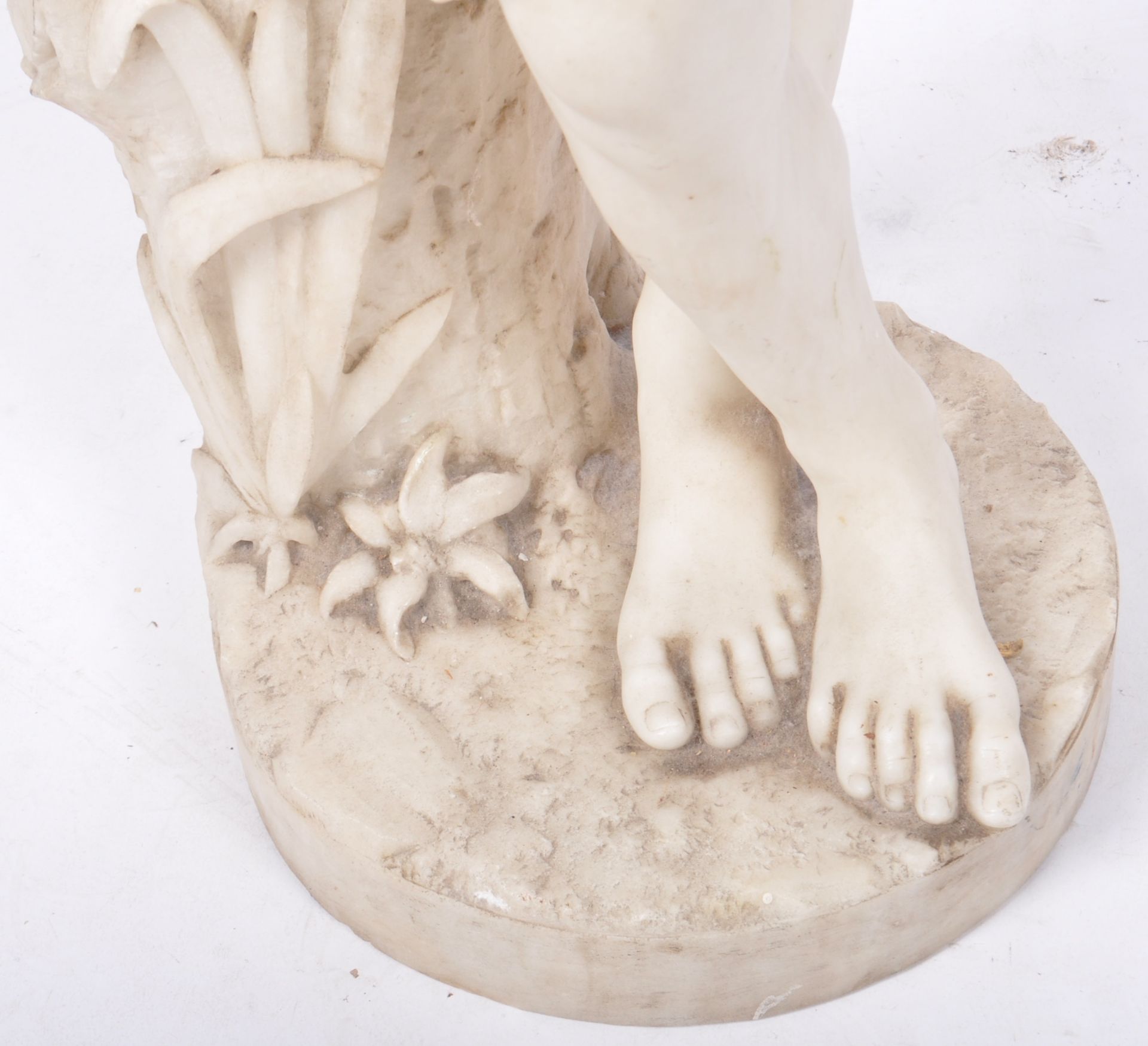 LARGE 19TH CENTURY ITALIAN WHITE MARBLE HUNTSMAN STATUE - Image 6 of 11