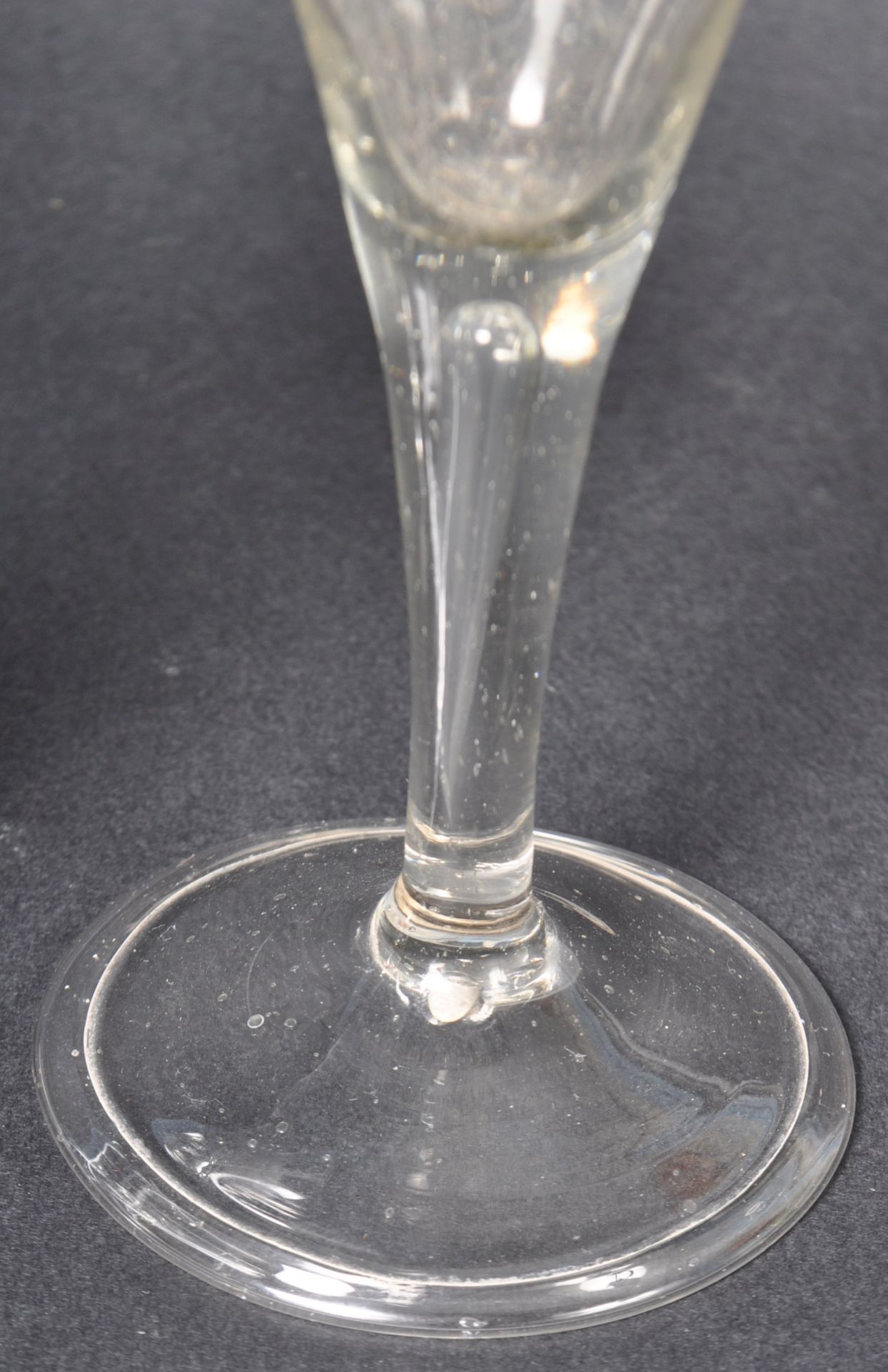 TWO 18TH CENTURY GEORGE II WINE DRINKING GLASSES - Bild 6 aus 6