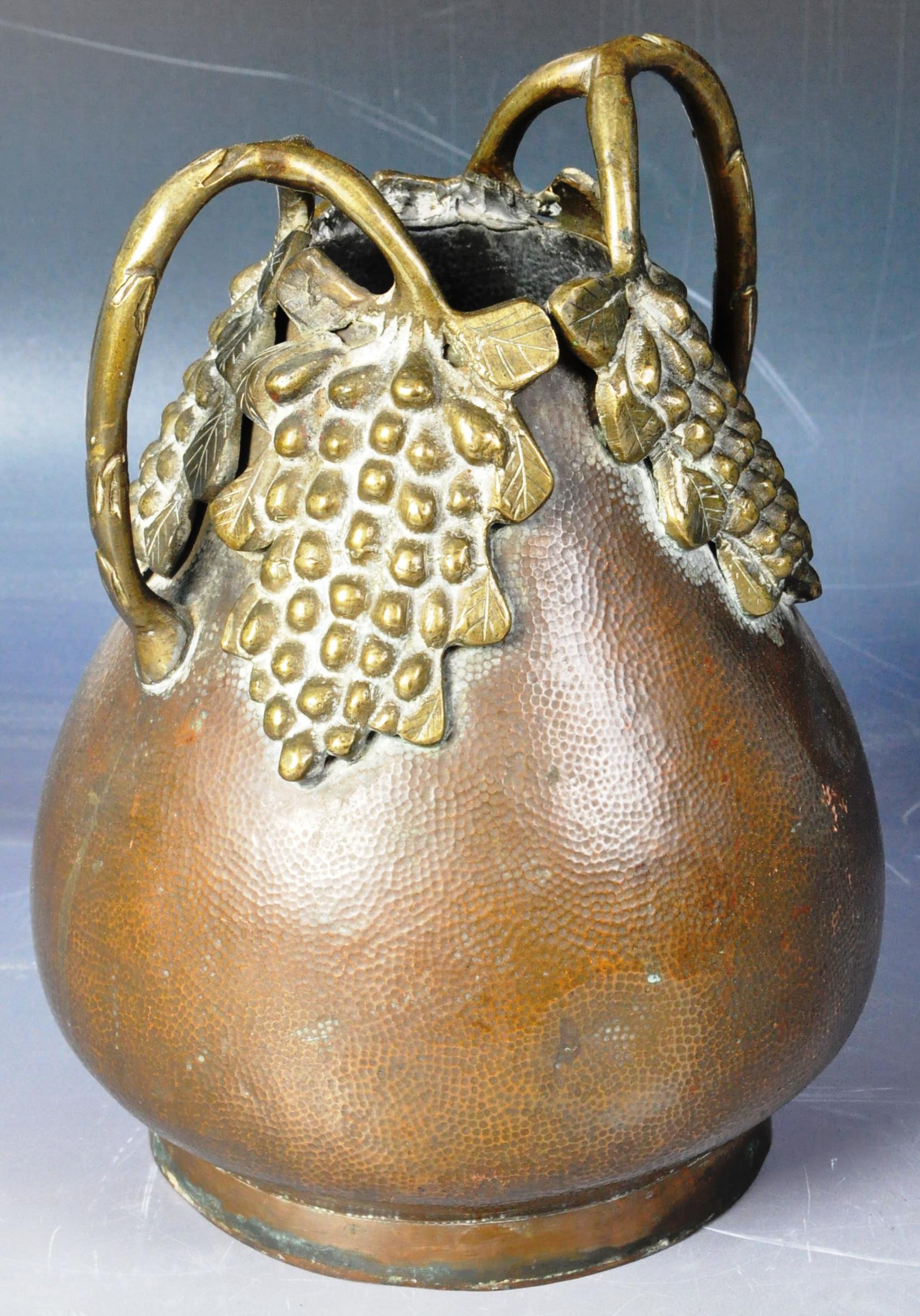 EARLY 20TH CENTURY CHINESE BRONZE VASE WITH GRAPE DECORATION - Image 2 of 7