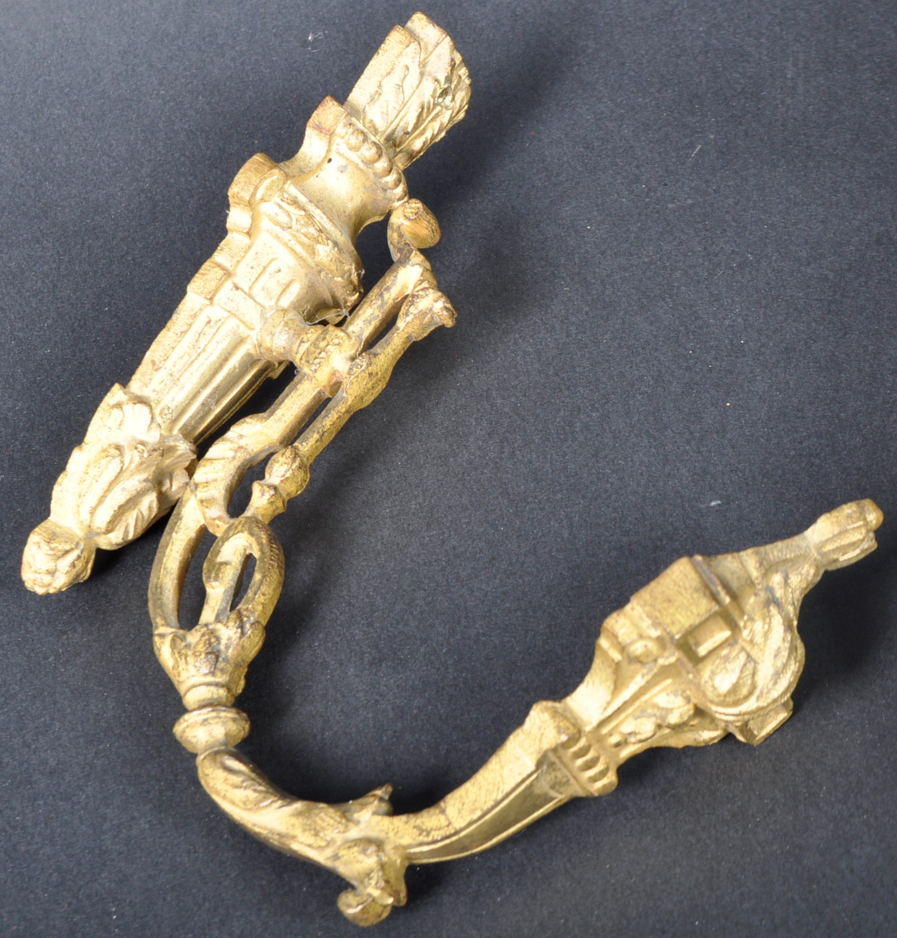 TWO PAIRS OF 19TH CENTURY FRENCH ORMOLU CURTAIN TIES - Image 2 of 8