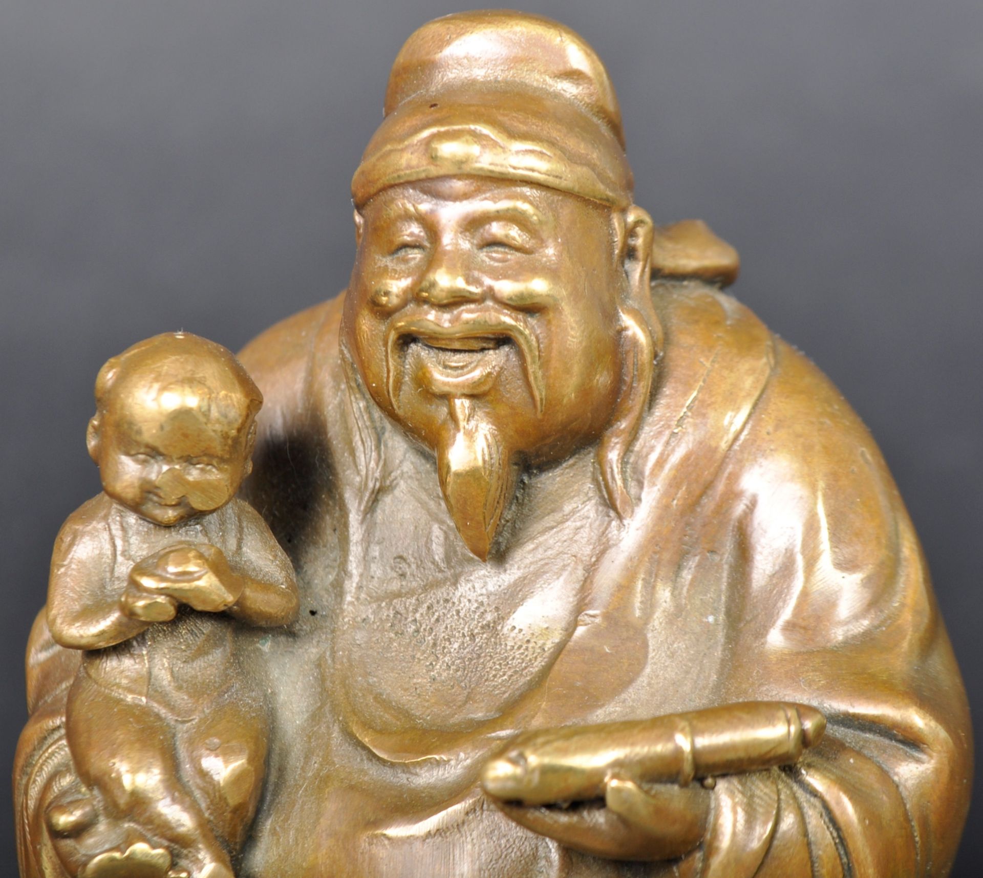 EARLY 20TH CENTURY CHINESE BRONZE OF AN ELDER - Bild 3 aus 7