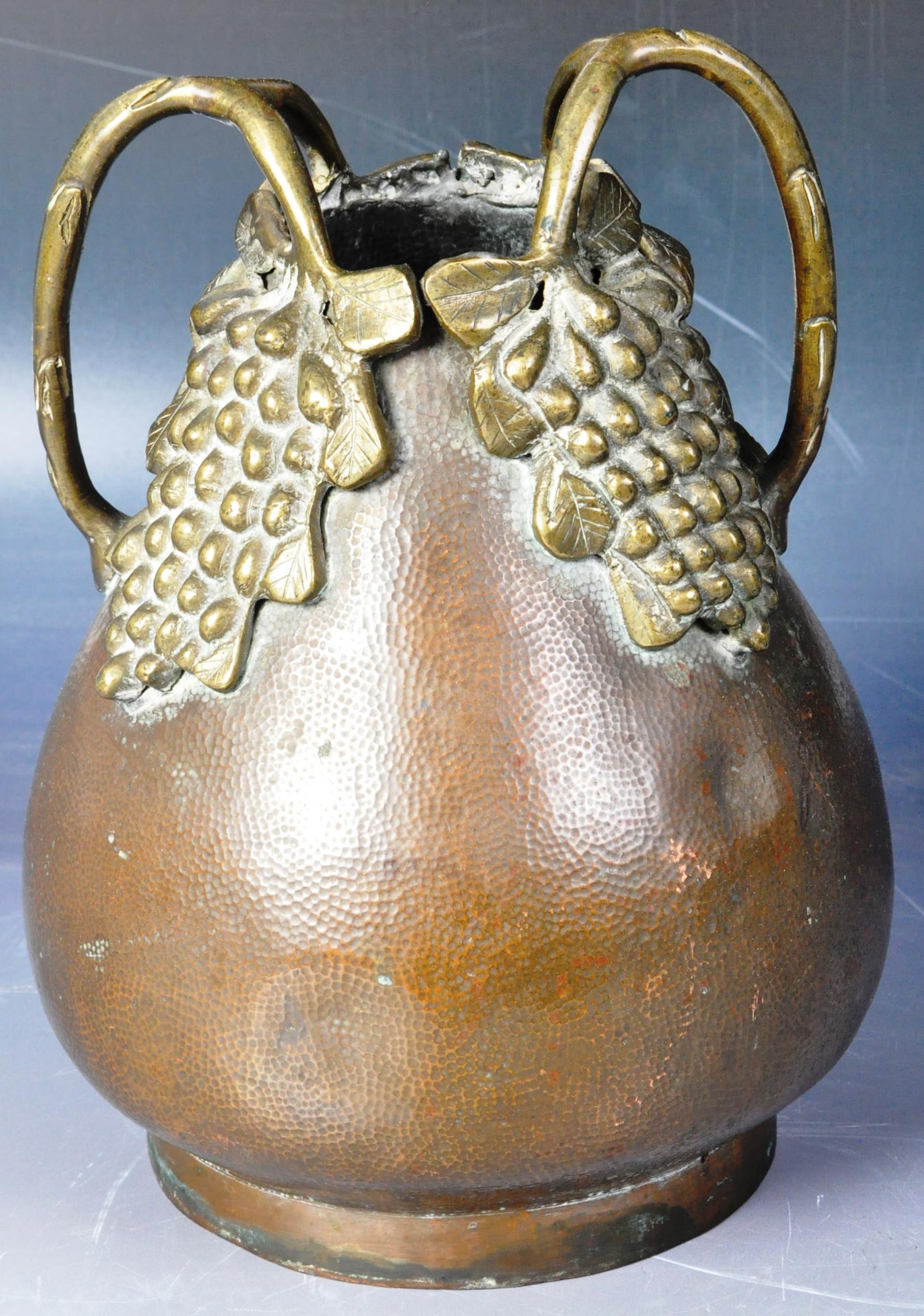 EARLY 20TH CENTURY CHINESE BRONZE VASE WITH GRAPE DECORATION - Image 3 of 7