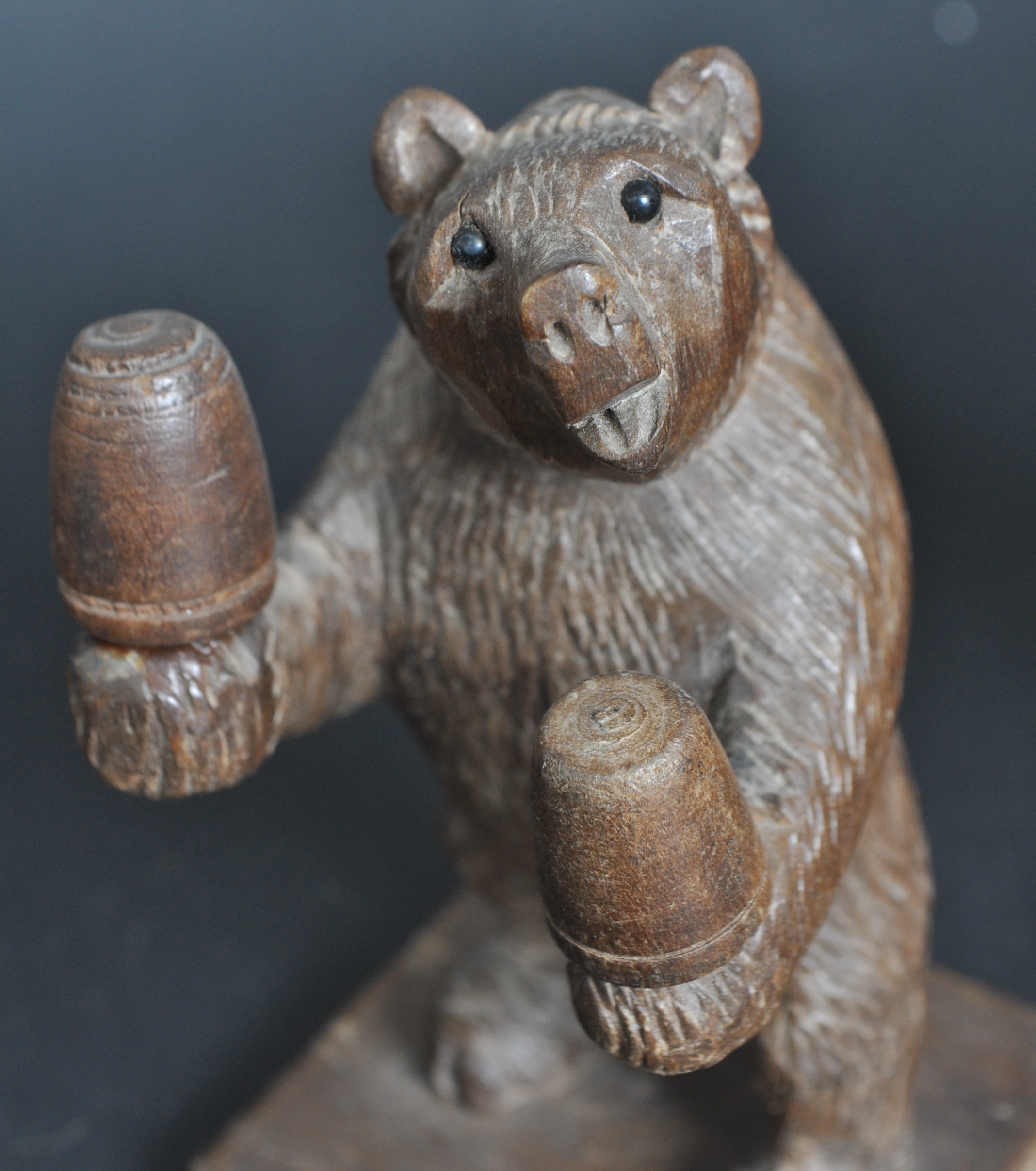 PAIR OF 19TH CENTURY BLACK FOREST CARVED BEAR THIMBLE HOLDERS - Image 3 of 5