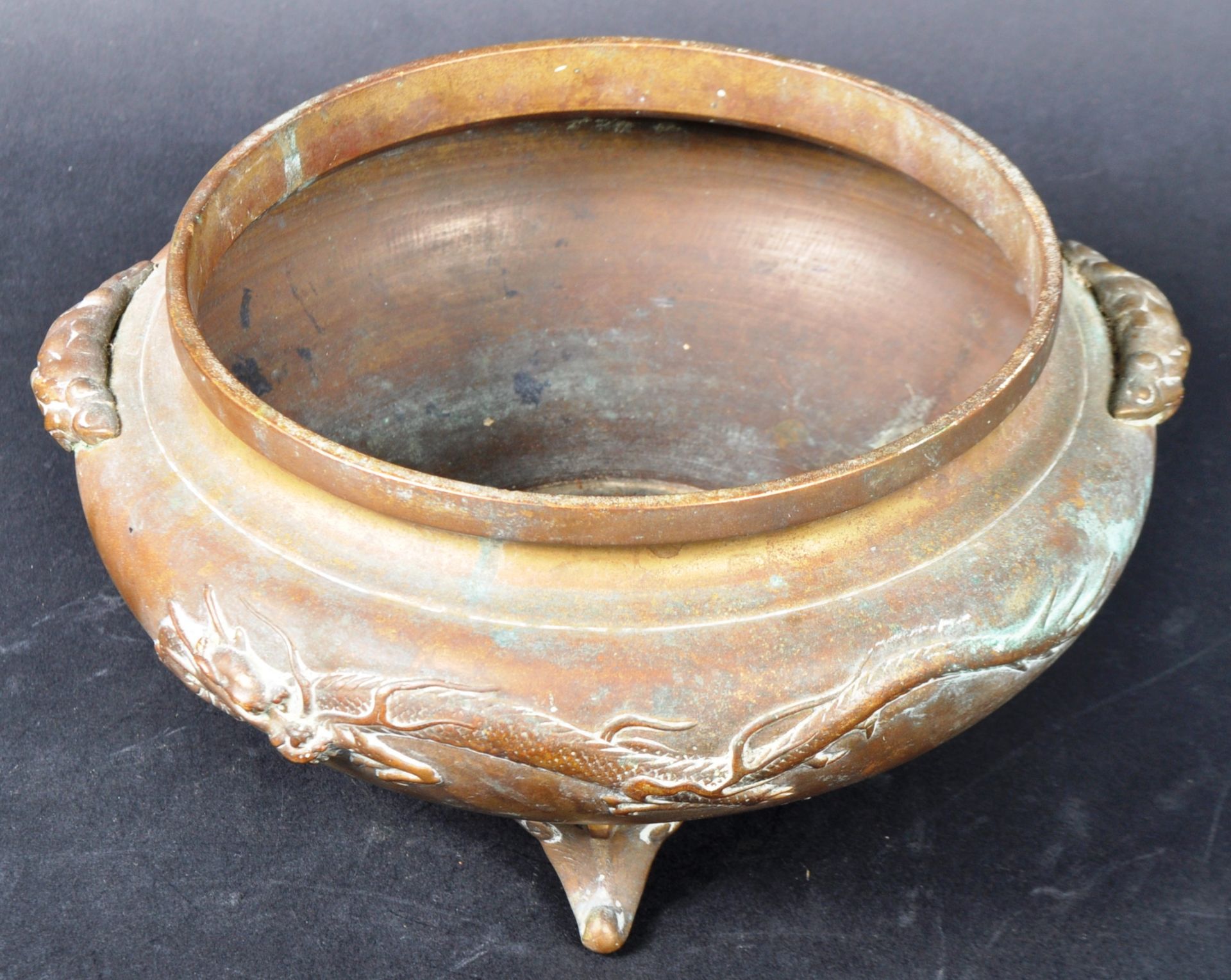 19TH CENTURY MEIJI PERIOD BRONZE DRAGON CENSER - Bild 2 aus 8