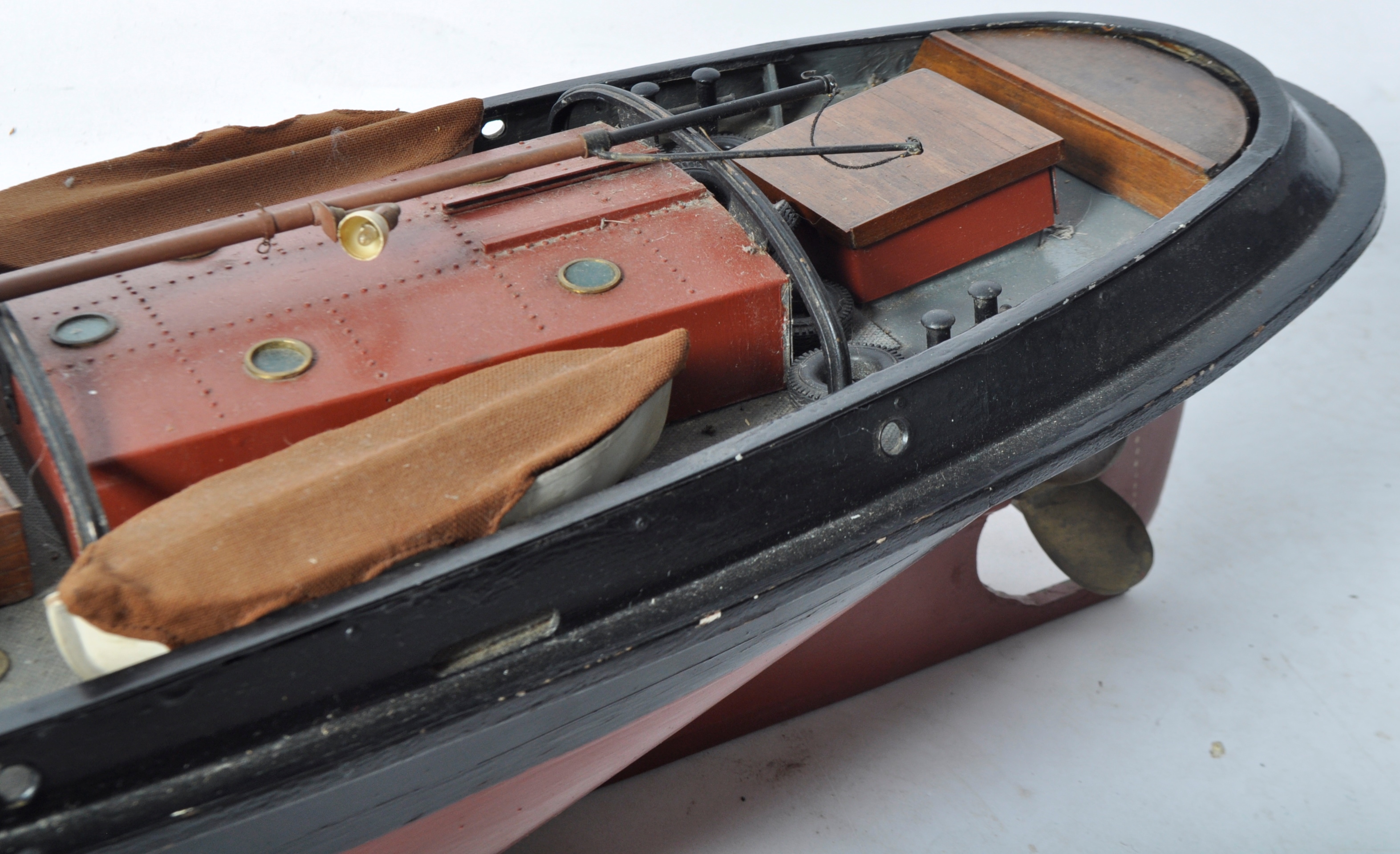 20TH CENTURY SCRATCH BUILT MODEL OF A 19TH CENTURY TUG BOAT - Image 5 of 7