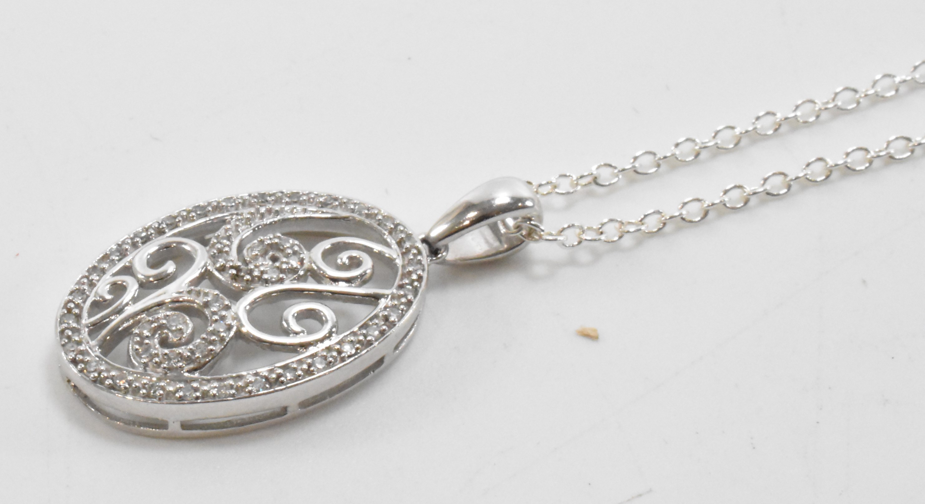 WHITE GOLD & DIAMOND PENDANT WITH SILVER CHAIN NECKLACE - Image 4 of 4