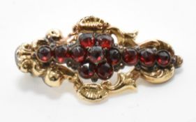 VICTORIAN GOLD & BOHEMIAN RED STONE CLUSTER BROOCH