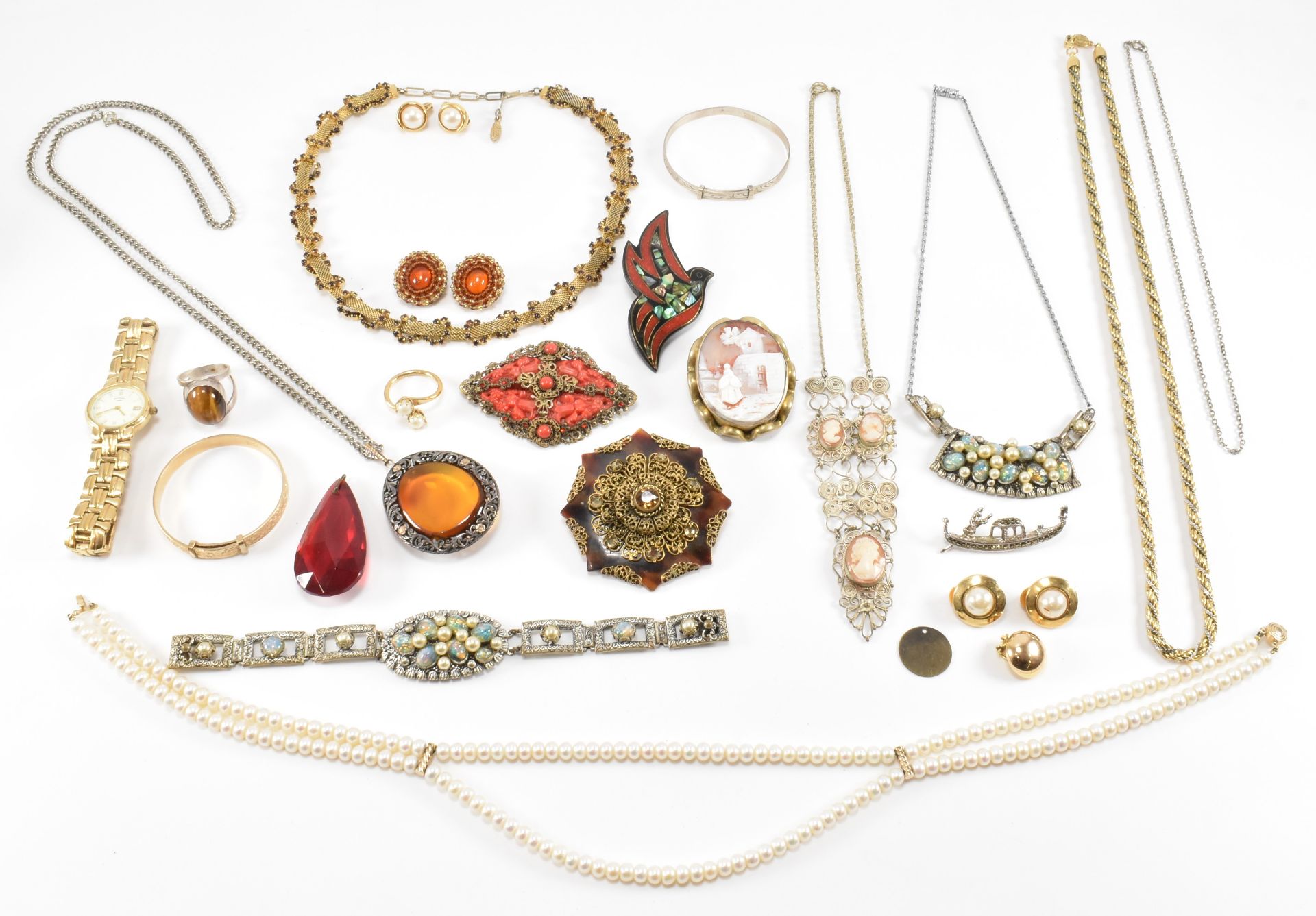 ASSORTMENT OF COSTUME JEWELLERY