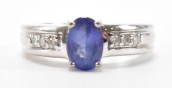 HALLMARKED 18CT GOLD TANZANITE DIAMOND RING