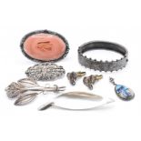 ASSORTMENT OF SILVER & WHITE METAL JEWELLERY