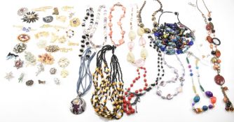 COLLECTION OF COSTUME JEWELLERY BROOCHES BEADS & NECKLACES