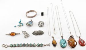 COLLECTION OF SILVER & WHITE METAL JEWELLERY