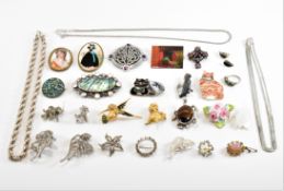 VINTAGE COSTUME JEWELLERY BROOCHES & CUFFLINKS