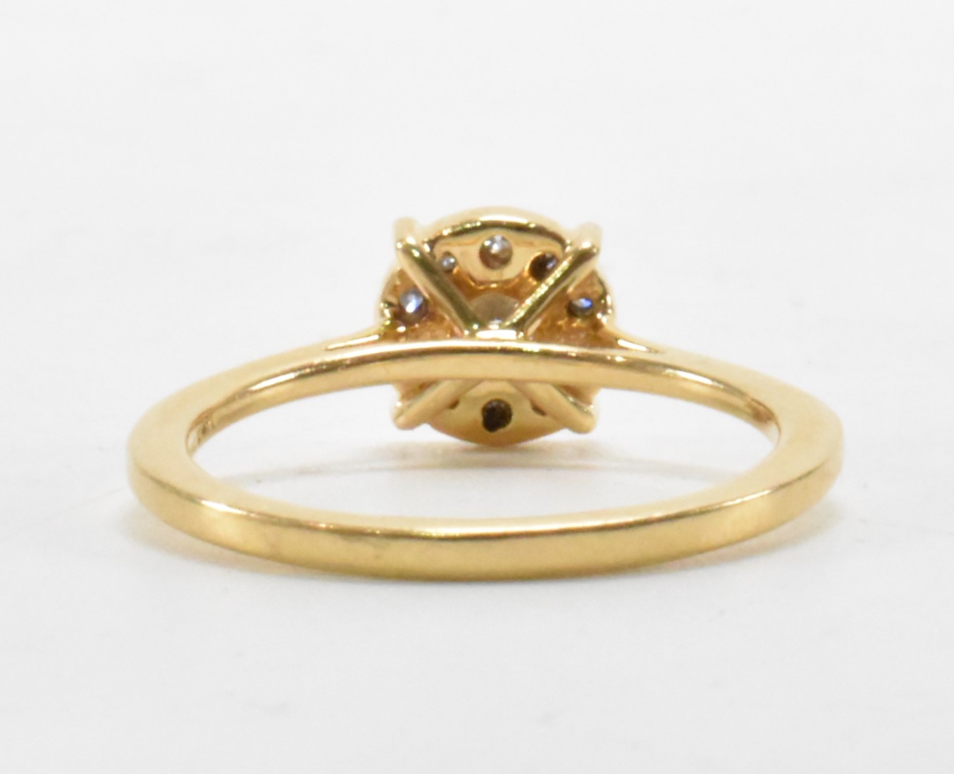 18CT GOLD & DIAMOND CLUSTER RING - Image 3 of 6