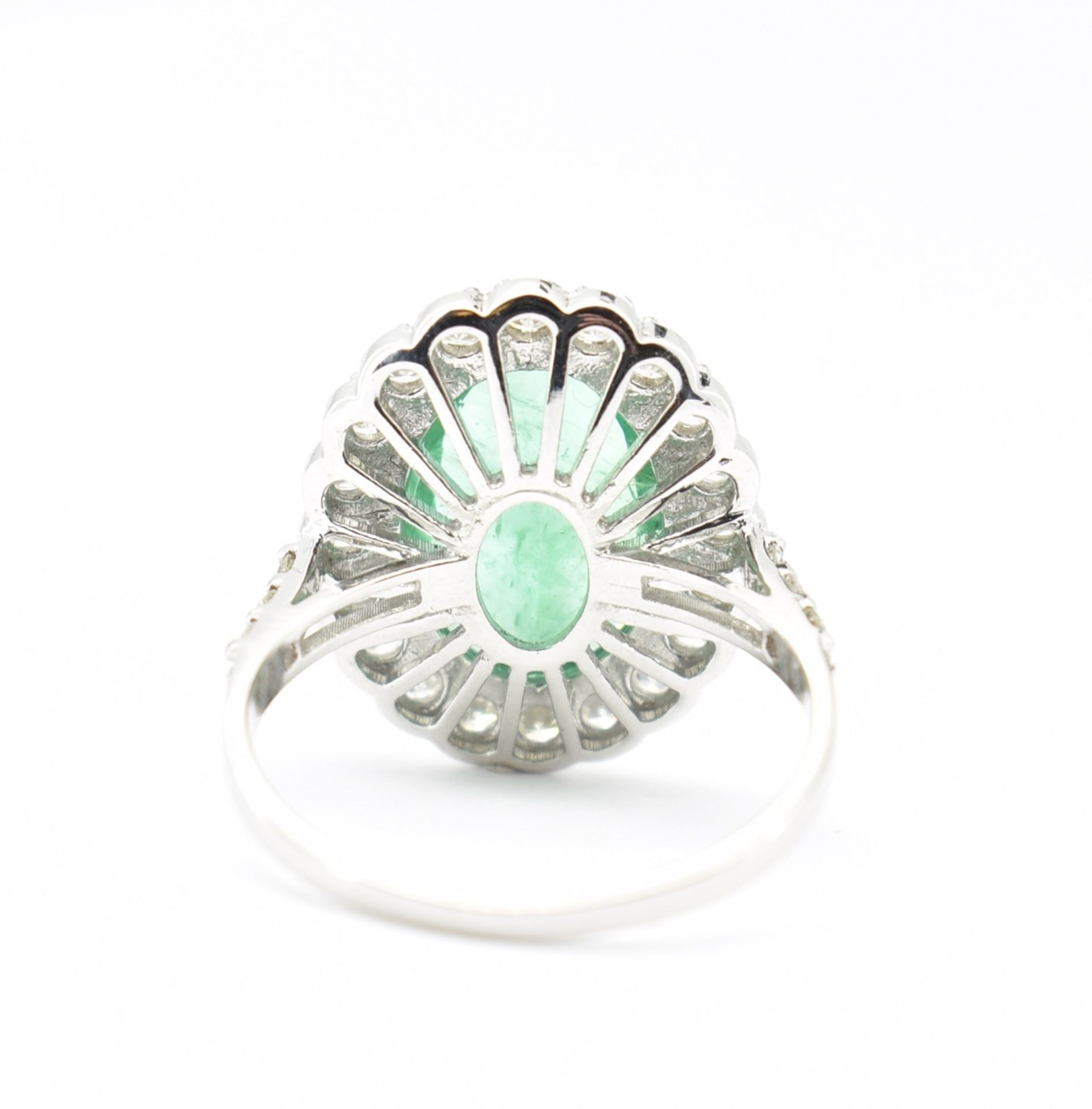 EMERALD & DIAMOND CLUSTER RING - Image 4 of 4