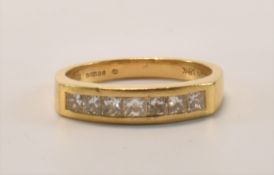 HALLMARKED 18CT GOLD & DIAMOND SEVEN STONE RING