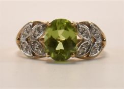 HALLMARKED 9CT GOLD PERIDOT & DIAMOND DRESS RING