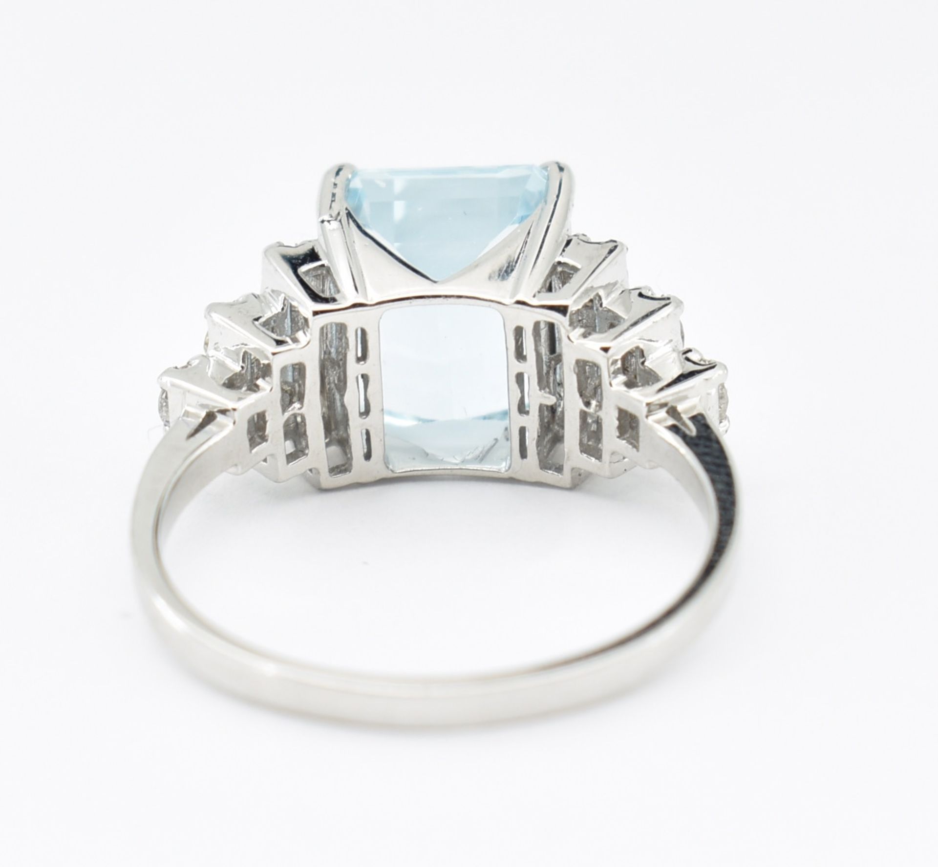 ART DECO STYLE AQUAMARINE & DIAMOND RING - Bild 3 aus 5