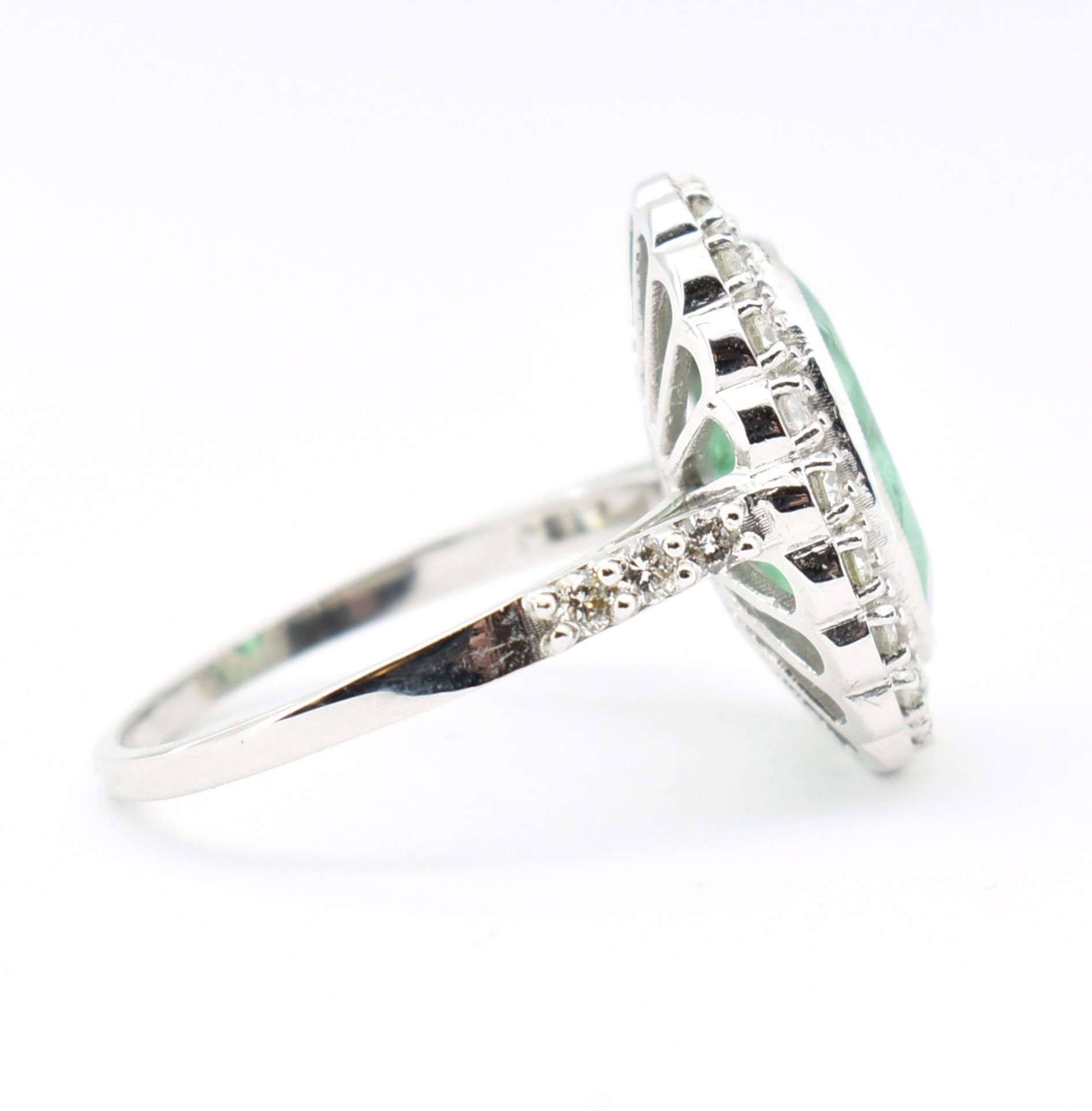 EMERALD & DIAMOND CLUSTER RING - Image 2 of 4