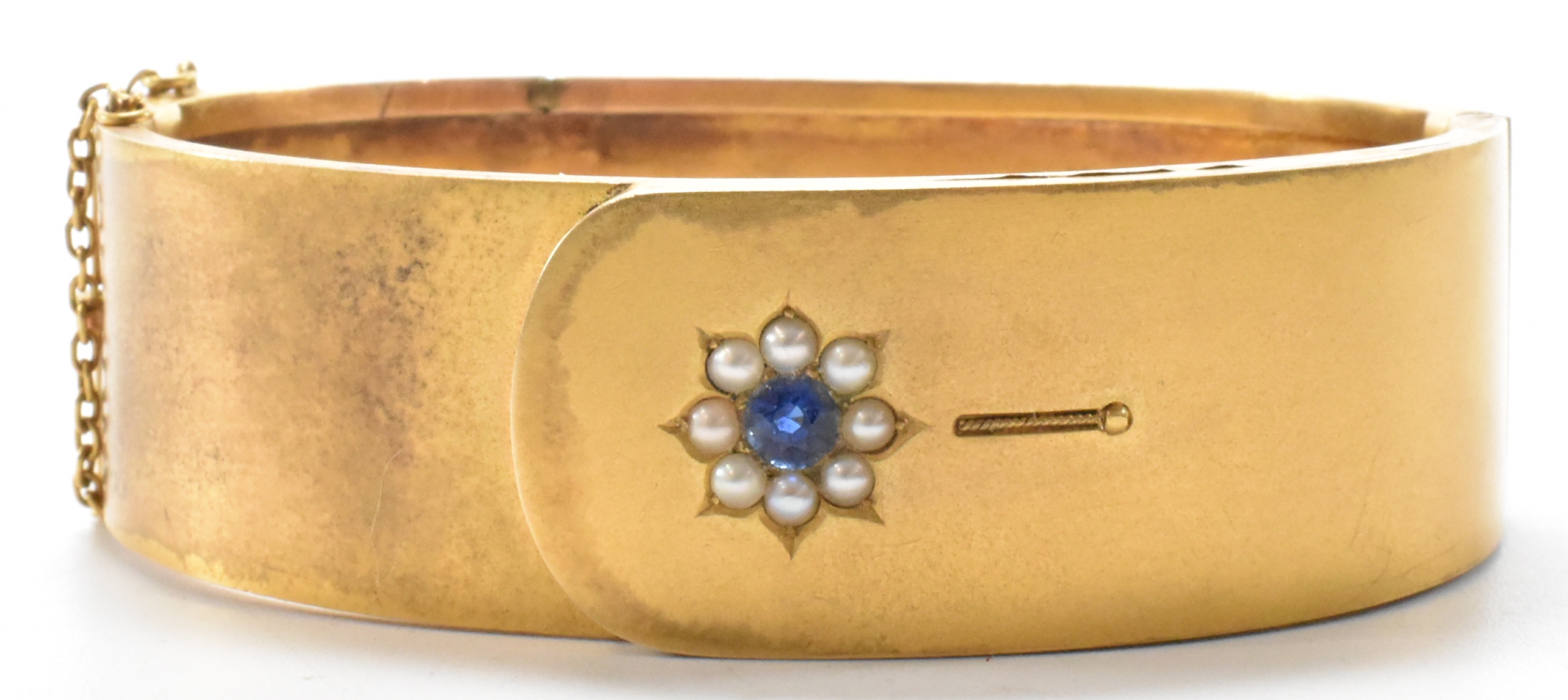 VICTORIAN 15CT GOLD SAPPHIRE & PEARL BANGLE - Image 4 of 13