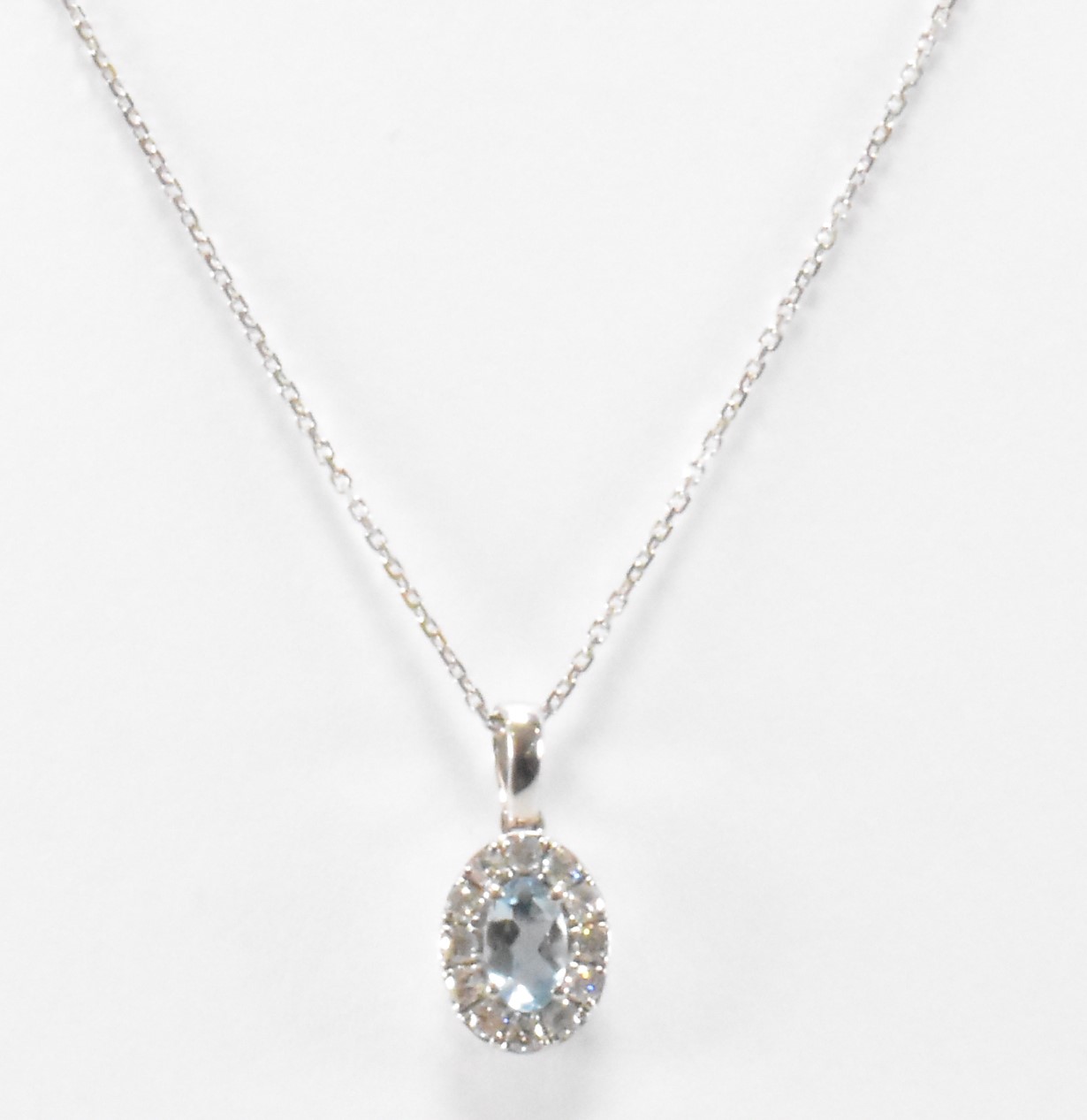 WHITE GOLD AQUAMARINE & DIAMOND PENDANT NECKLACE