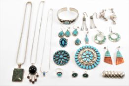 ASSORTMENT OF SILVER & WHITE METAL JEWELLERY INCLUDING NAVAJO