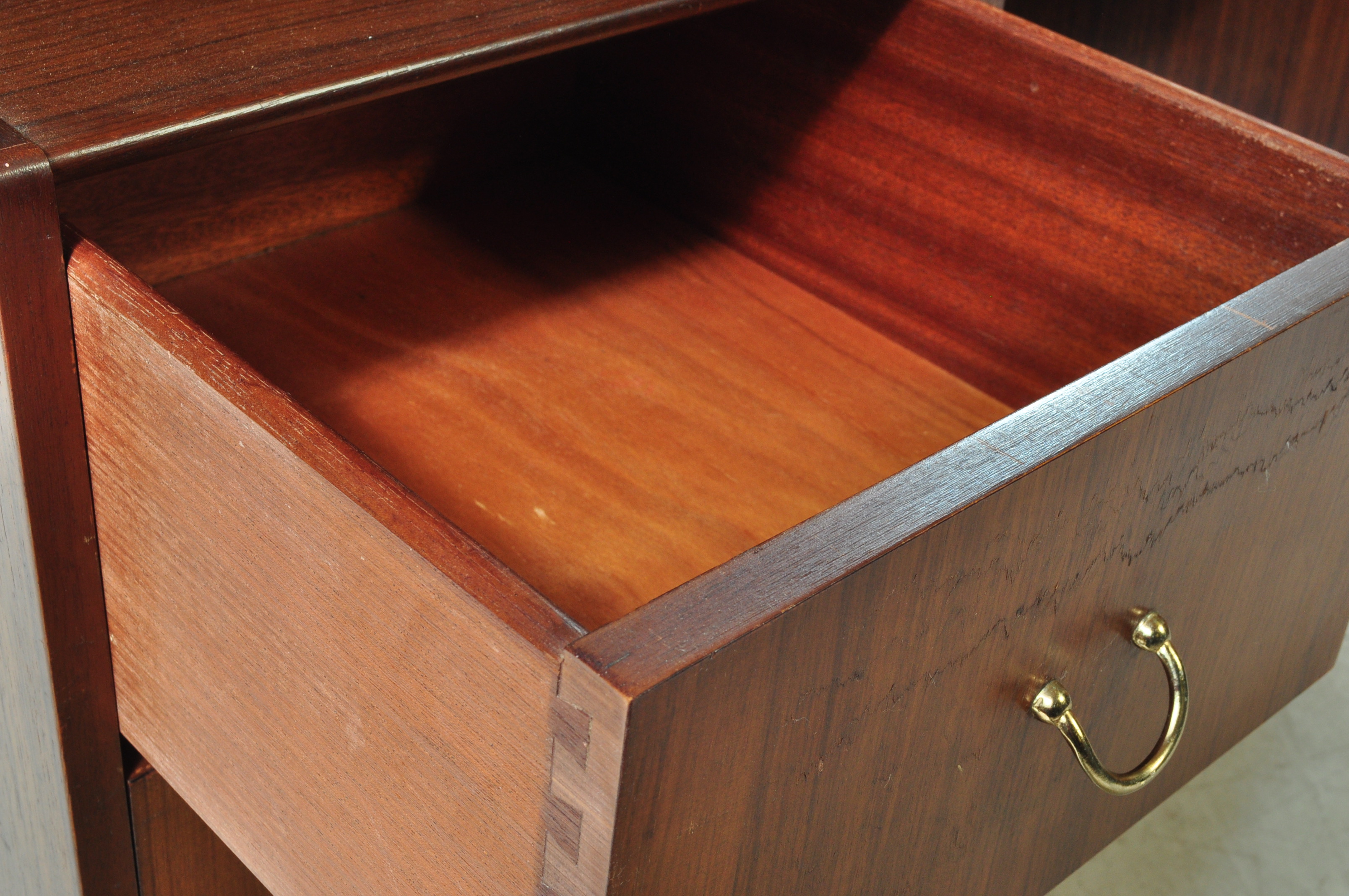 ERNEST GOMME FOR G-PLAN TOLA WOOD DRESSING TABLE - Image 5 of 8