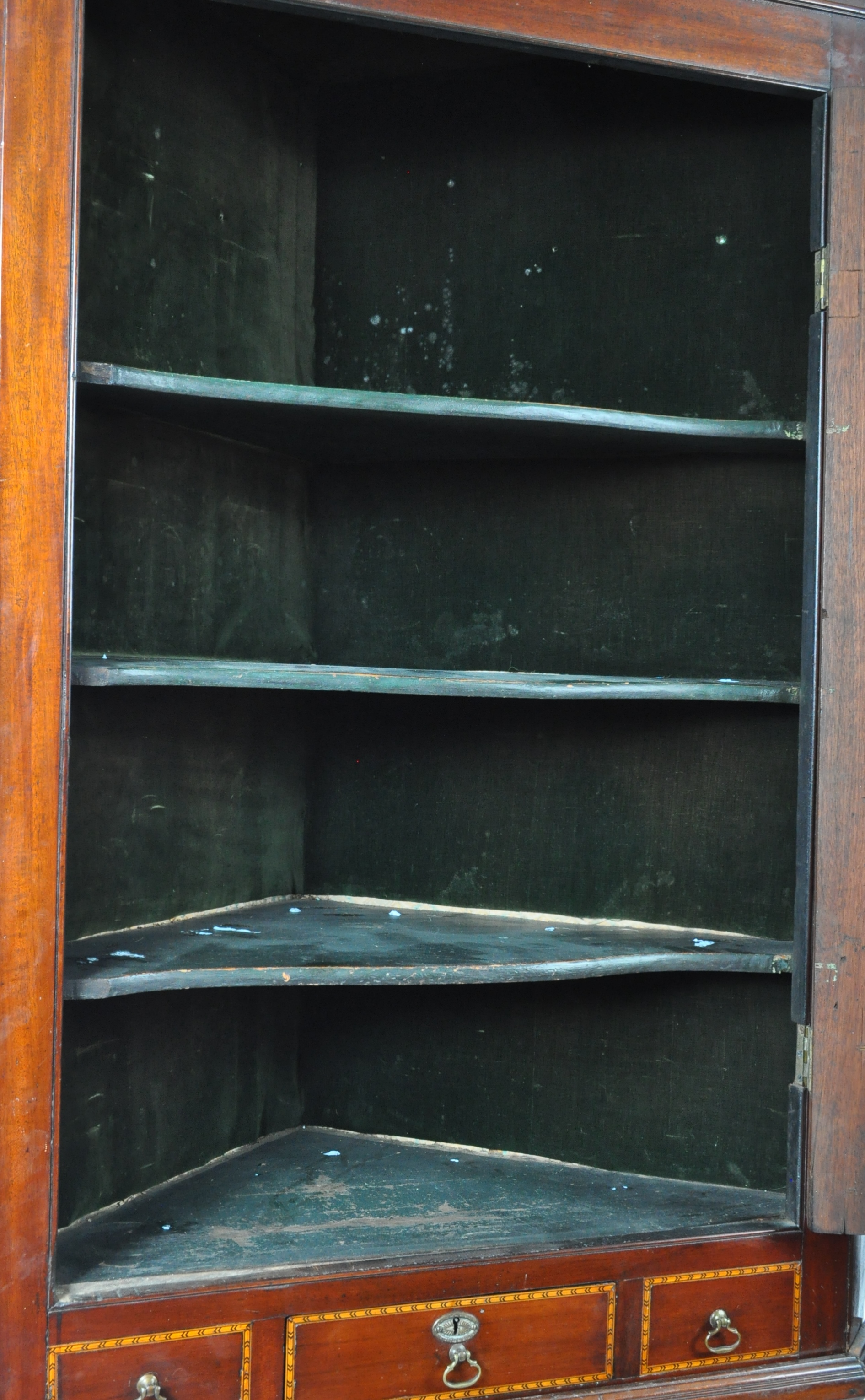 19TH CENTURY GEORGE III DOUBLE CORNER CUPBOARD - Image 4 of 7