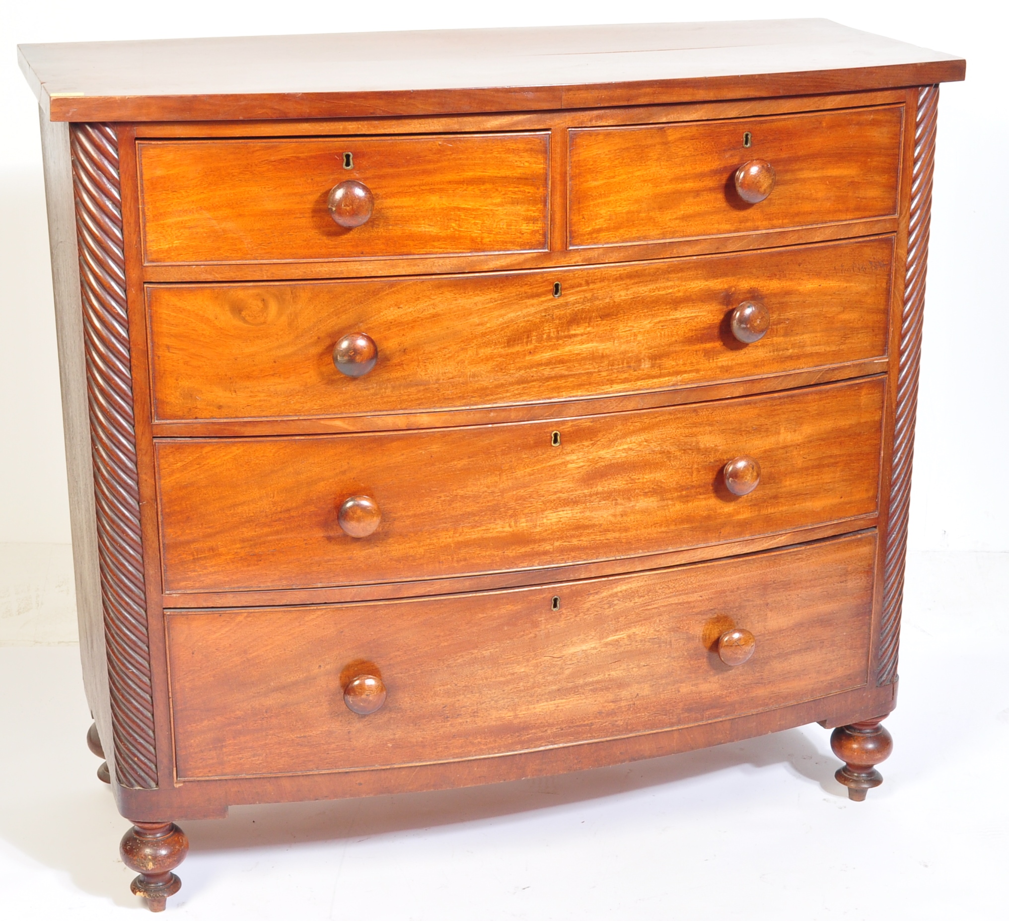 19TH CENTURY VICTORIAN MAHOGANY BOW FRONT CHEST OF DRAWERS - Image 2 of 8