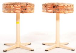 RETRO VINTAGE 20TH CENTURY BAR STOOLS OF CIRCULAR FORM