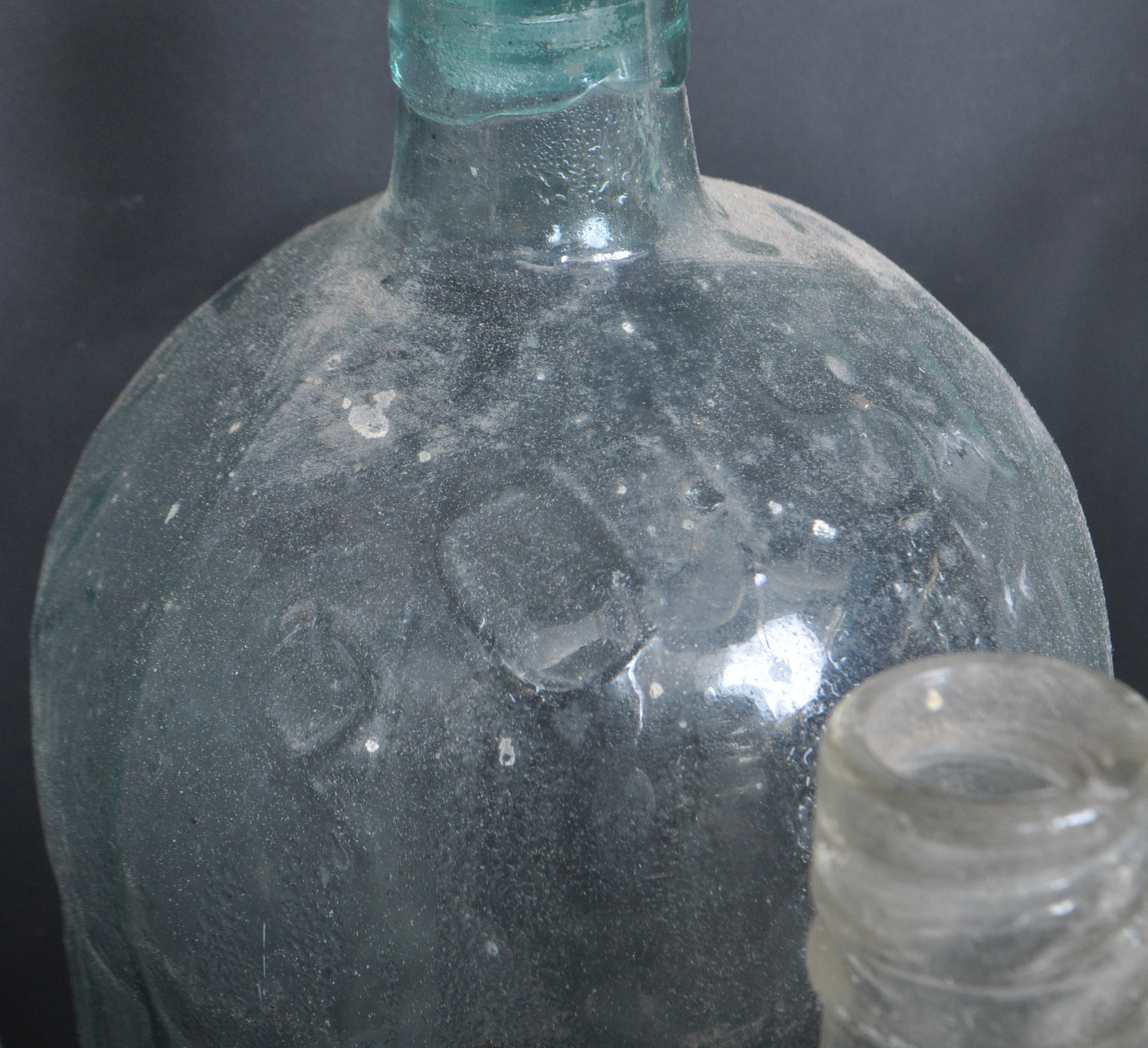 COLLECTION OF VINTAGE 20TH CENTURY GLASS AND STONEWARE - Image 6 of 6