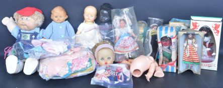 LARGE COLLECTION OF VINTAGE DOLLS