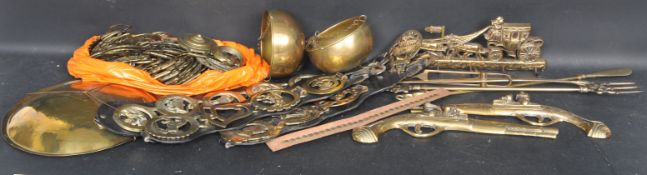 LARGE ASSORTMENT OF VINTAGE BRASSWARE