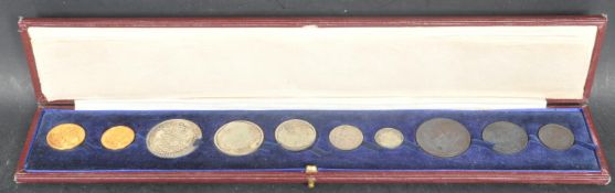 1923 SOUTH AFRICAN MINT COIN SET INCLUDING FULL & HALF SOVEREIGN