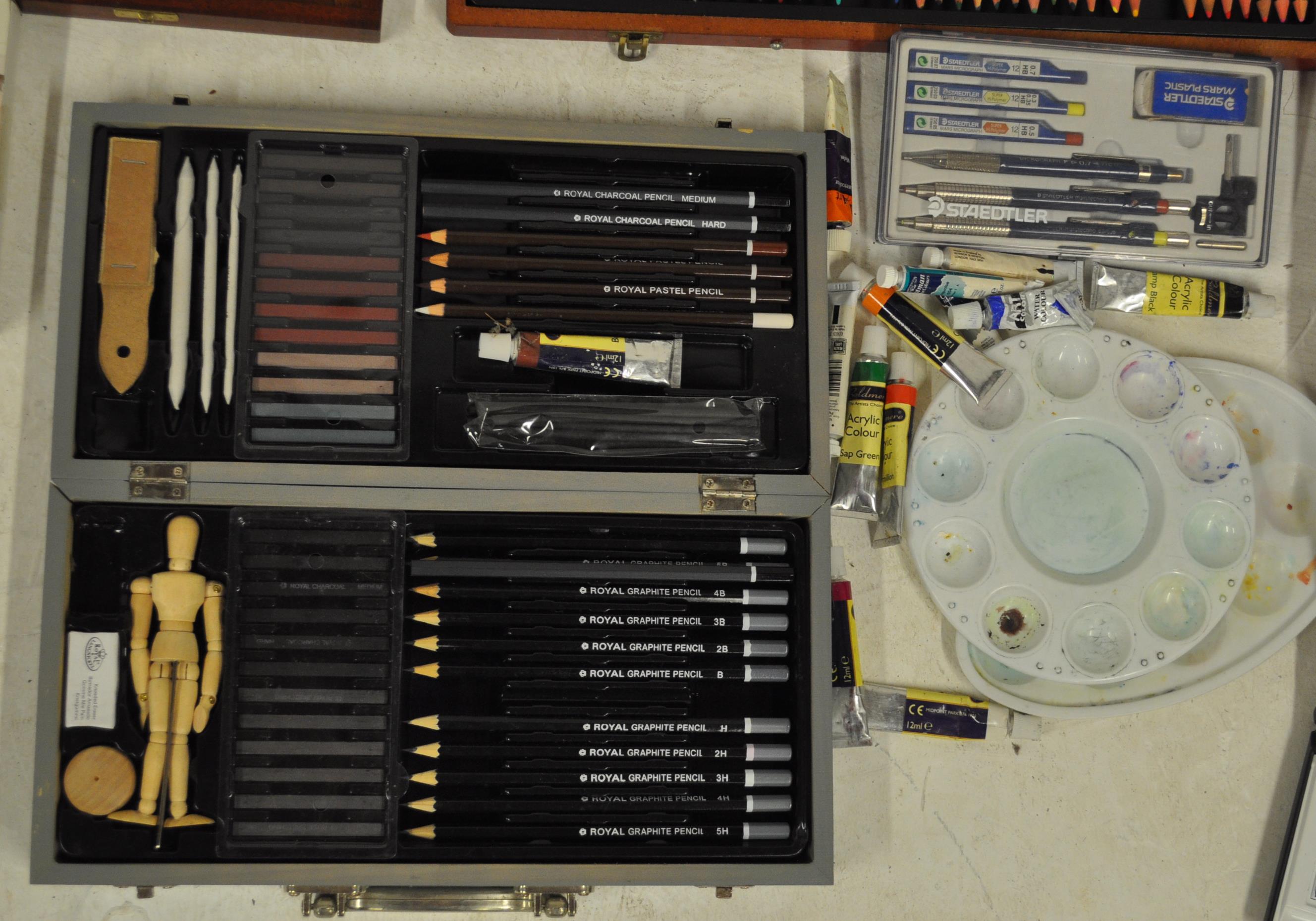 LARGE COLLECTION OF ARTISTS SUPPLIES TO INCLUDE DALER-ROWNEY - Image 5 of 7