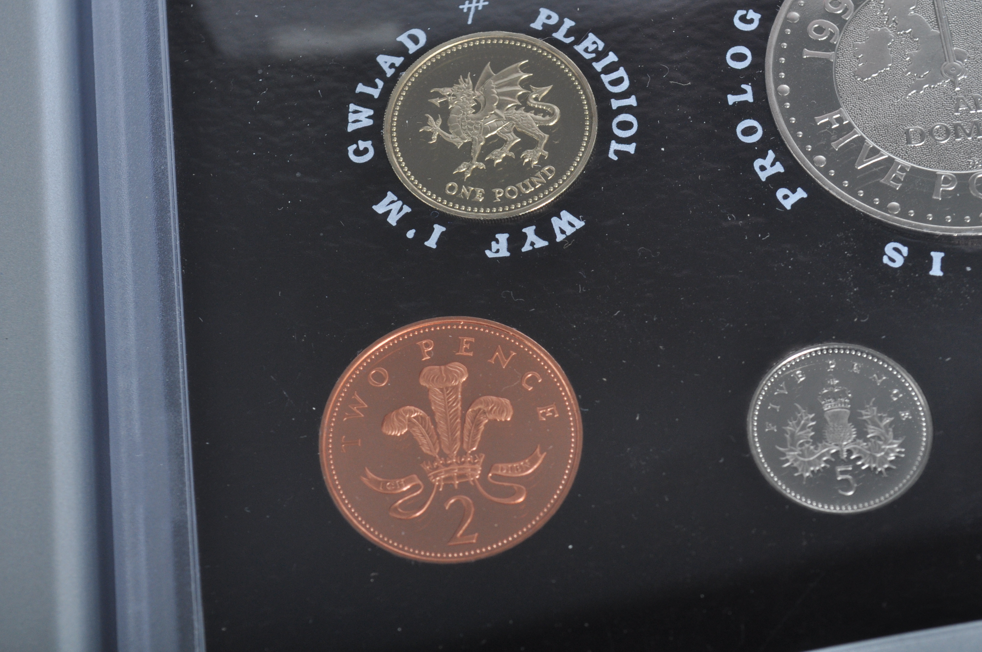 ROYAL MINT 2000 EXECUTIVE PROOF COIN SET - Image 4 of 5