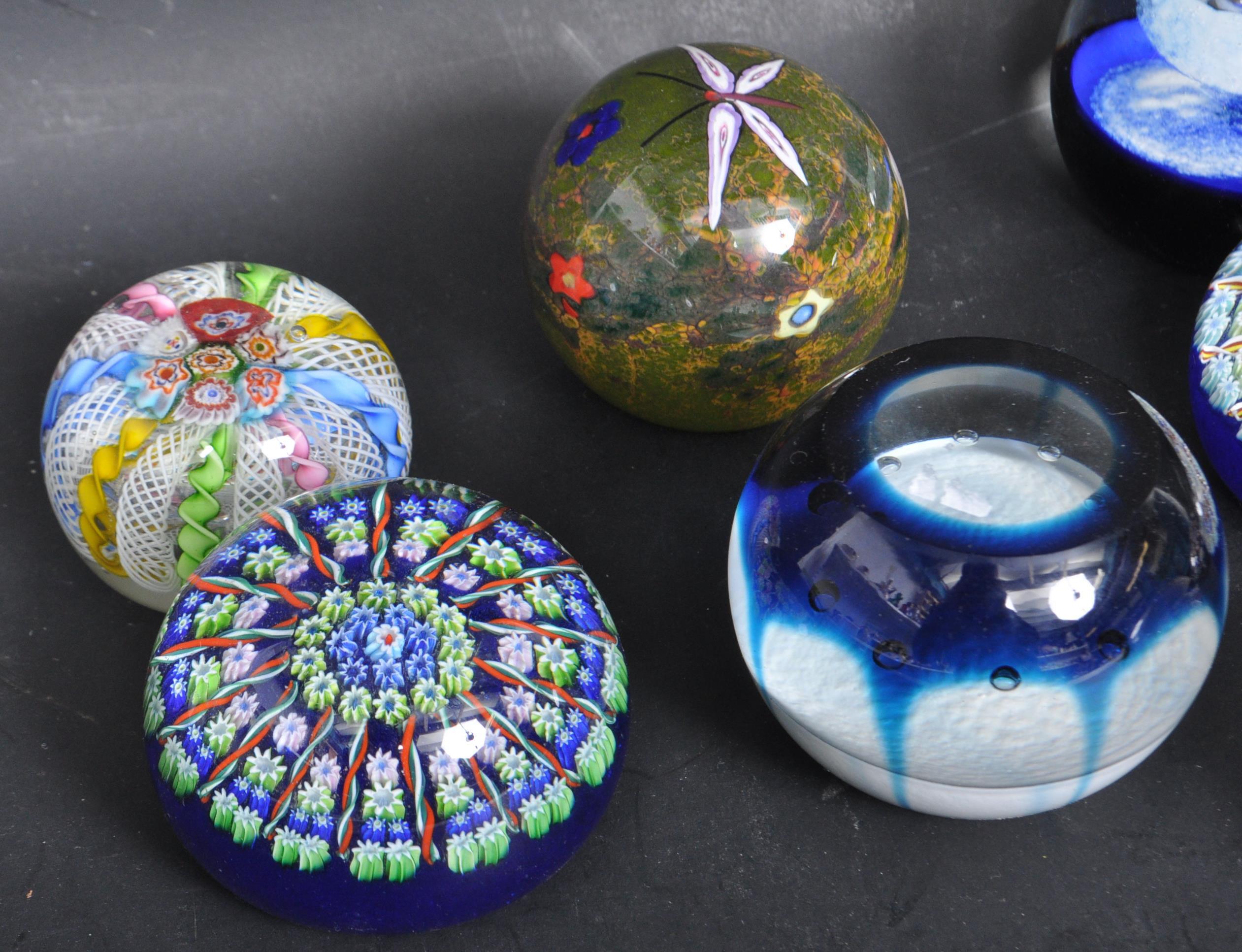 ASSORTMENT OF VINTAGE SELKIRK CAITHNESS & OTHER GLASS PAPERWEIGHTS - Image 3 of 5