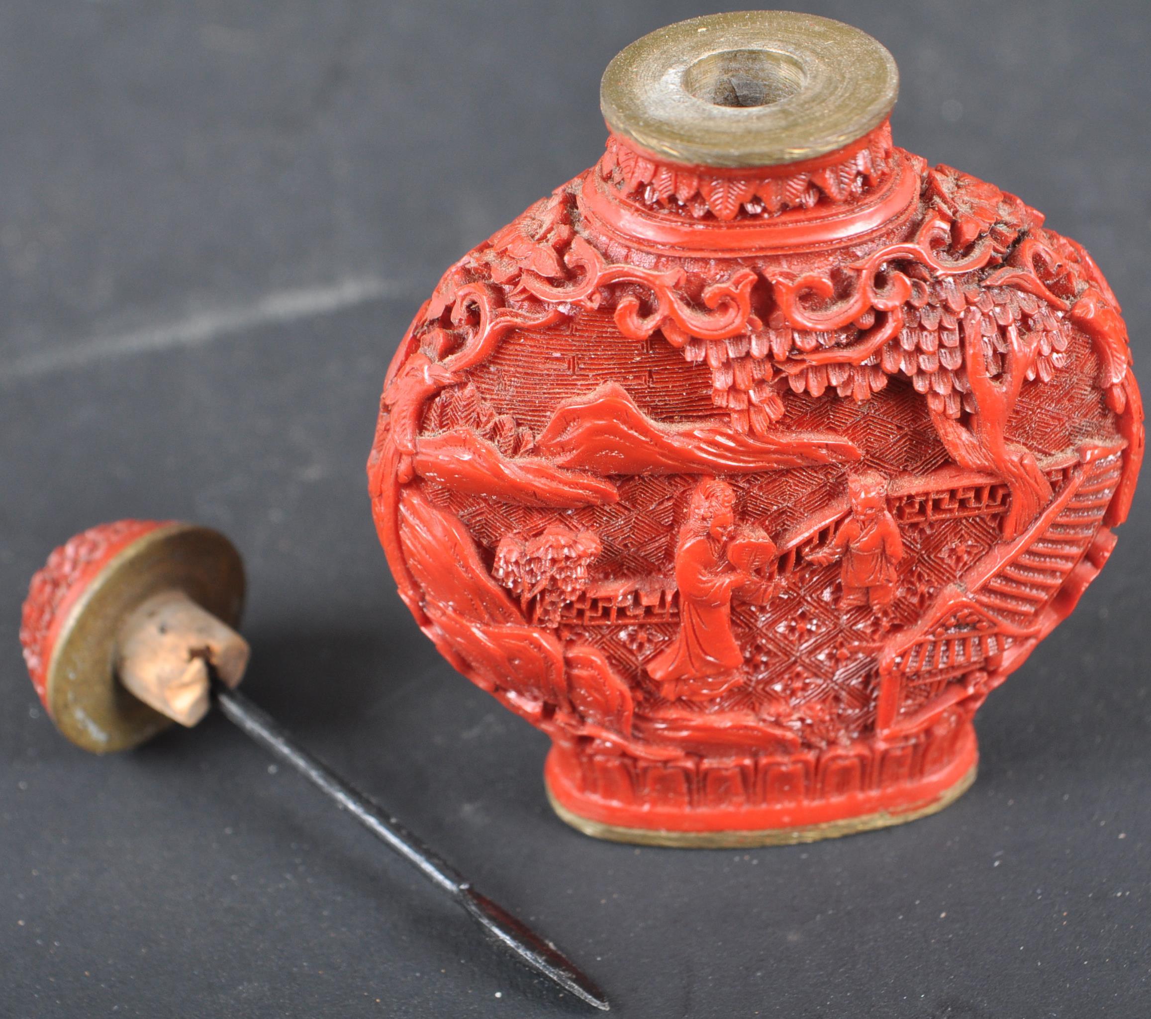 EARLY 20TH CENTURY CHINESE ORIENTAL CINNABAR SNUFF BOTTLE - Image 4 of 4