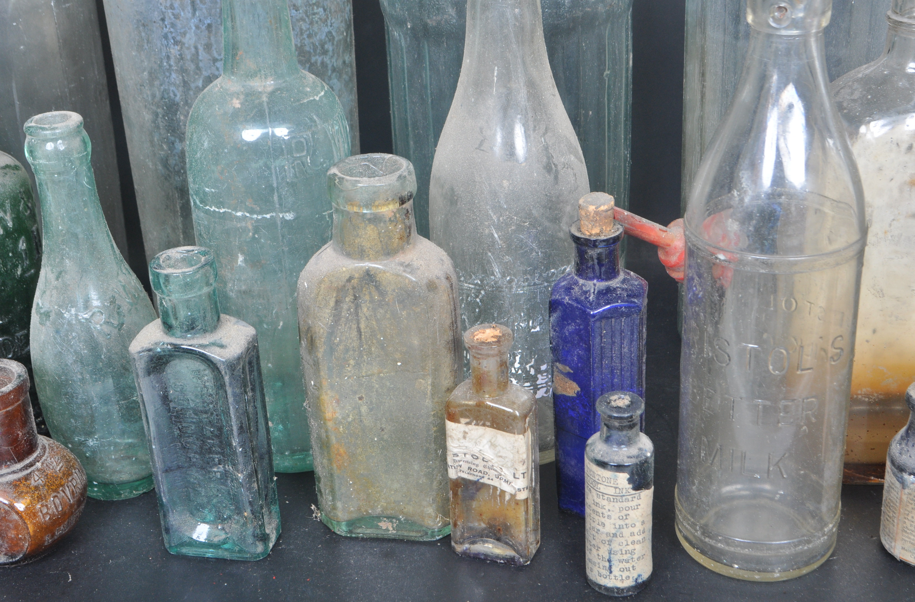 COLLECTION OF VINTAGE 20TH CENTURY GLASS AND STONEWARE - Image 4 of 6